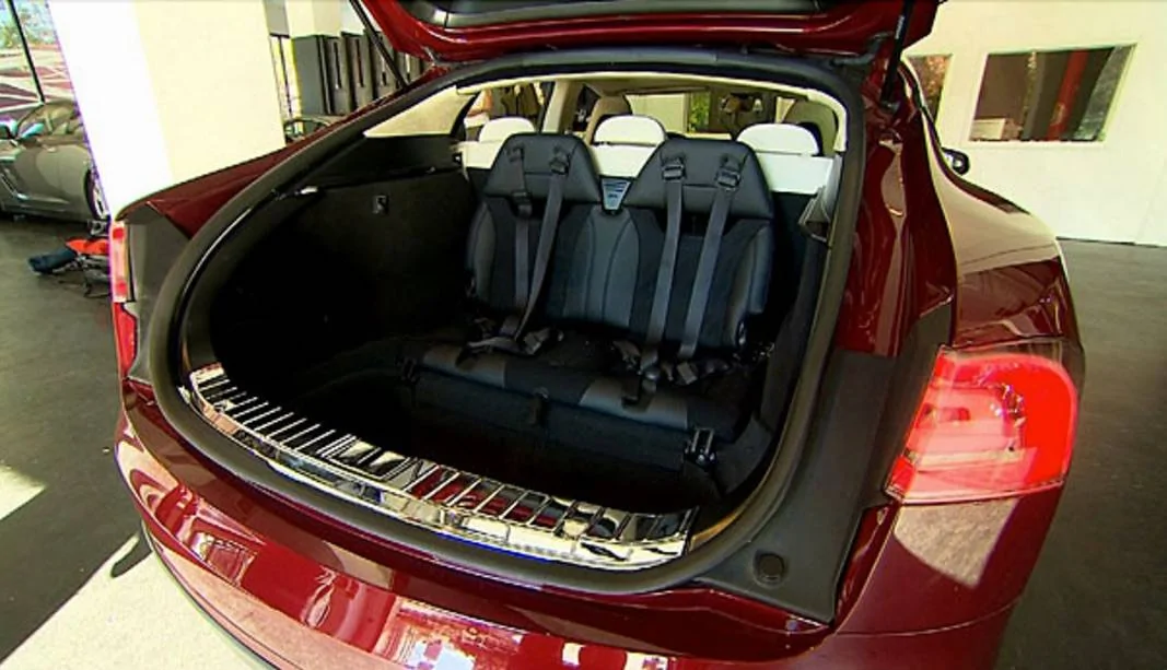 Porsche Taycan Third Row Rear-Facing Seats Tesla-Model-S-rear-child-seats