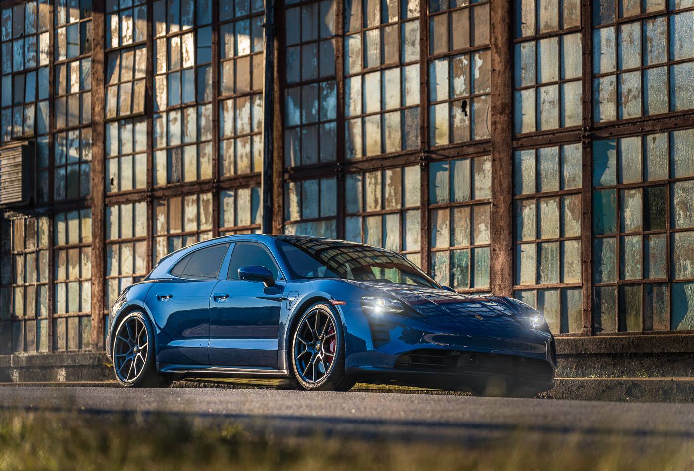 Porsche Taycan NEPTUNE BLUE Taycan Club _DSC2231-Edit
