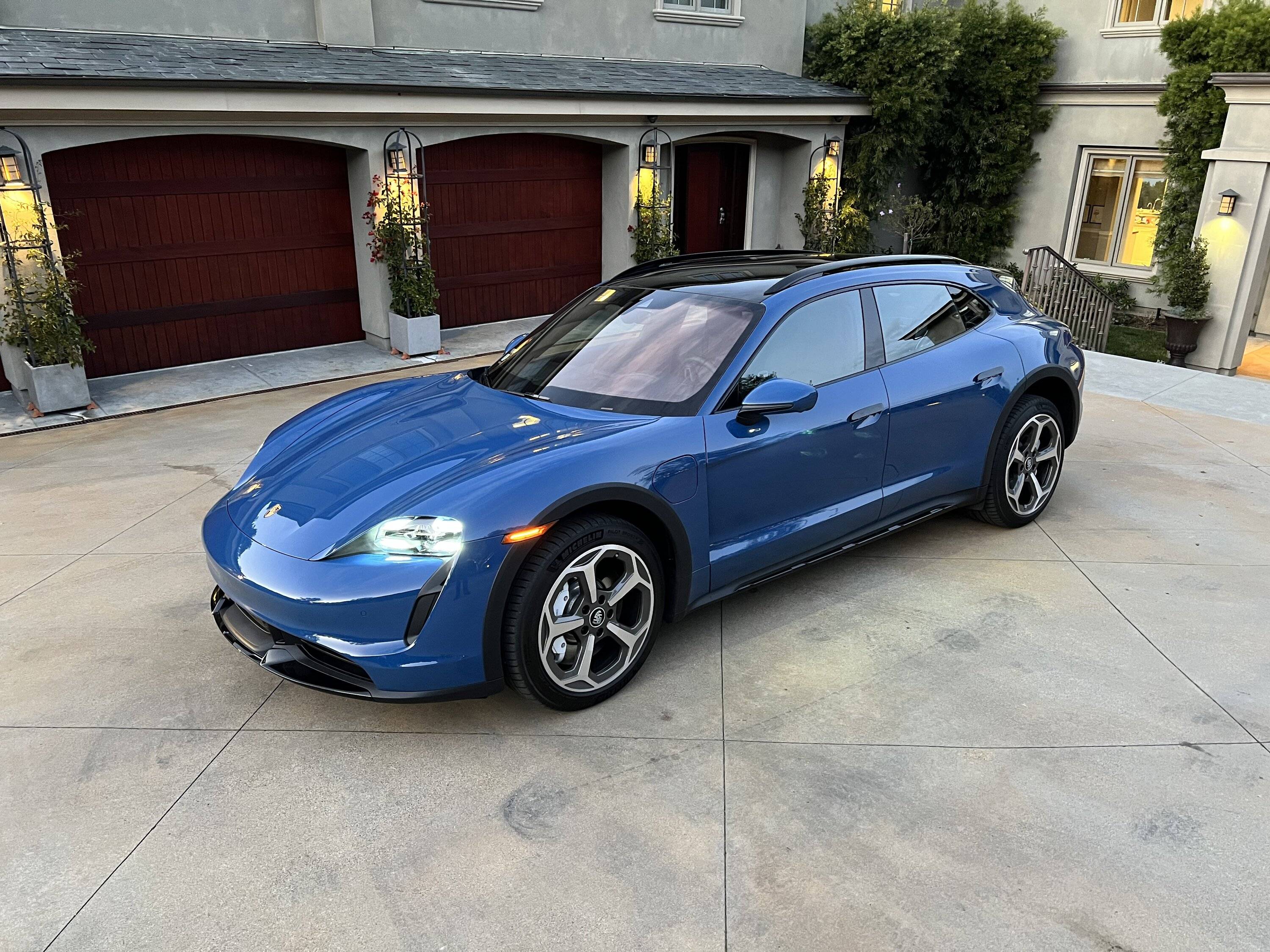 Porsche Taycan NEPTUNE BLUE Taycan Club IMG_3070
