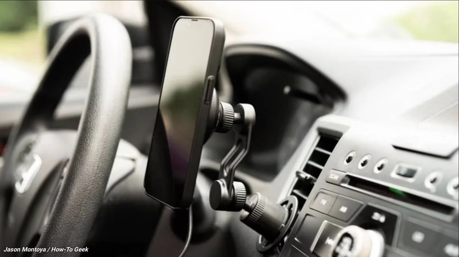 Porsche Taycan mophie Wireless Charging Vent Mount? 1694396973073