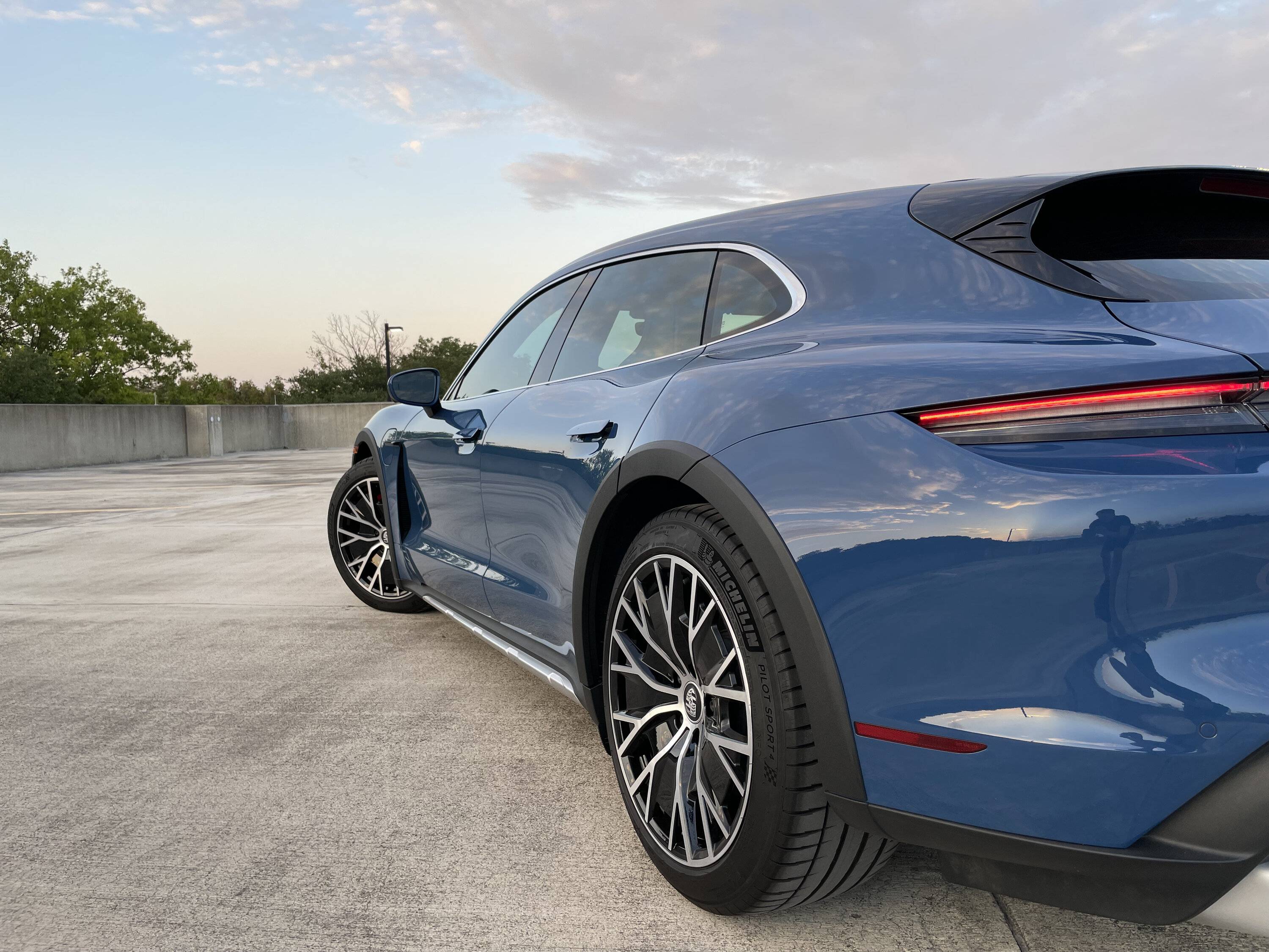 Porsche Taycan NEPTUNE BLUE Taycan Club IMG_5038