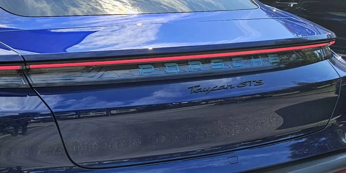 Porsche Taycan Porsche glacier blue "lights" 20230910_142948