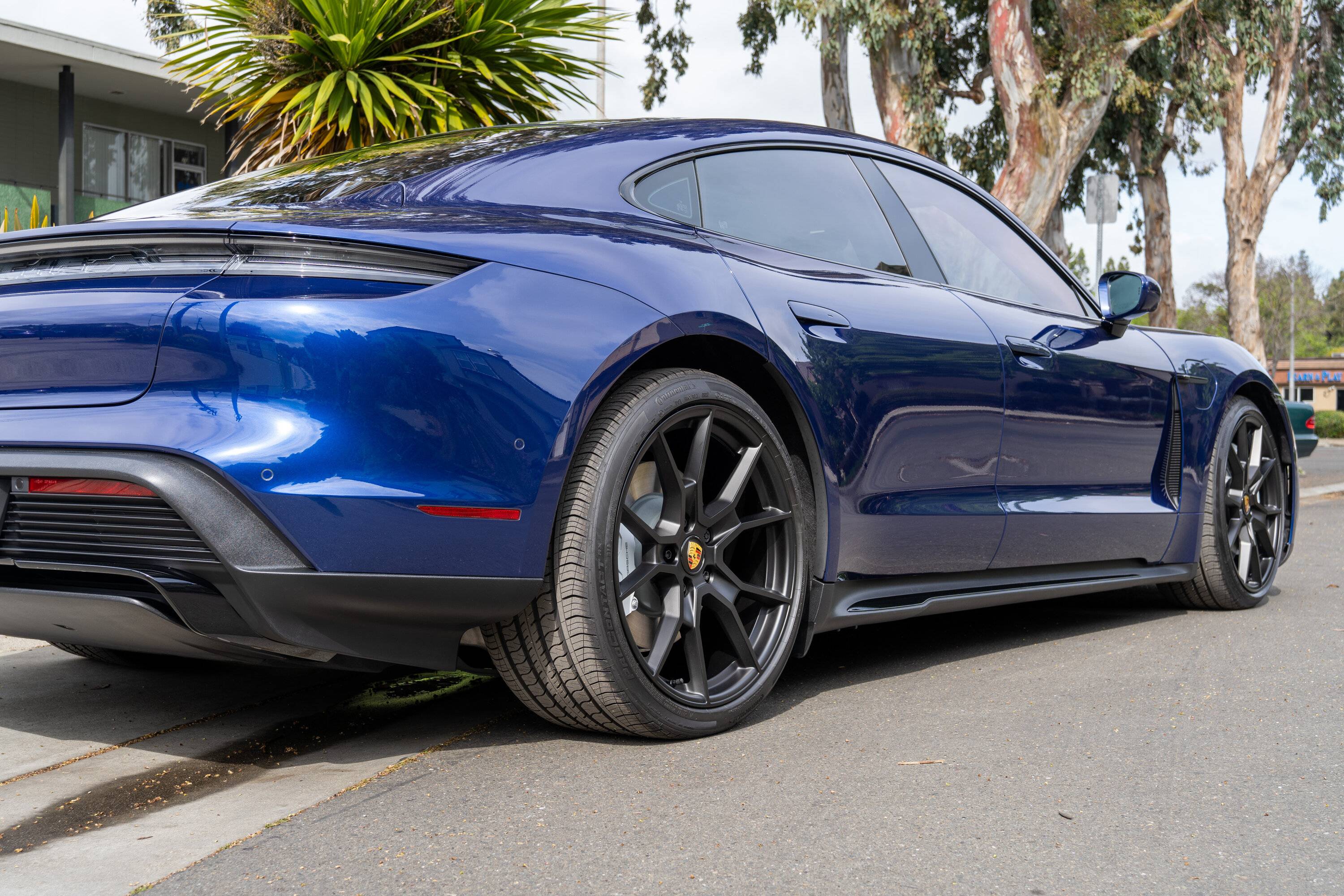 Porsche Taycan GENTIAN BLUE Taycan Club DSC01399