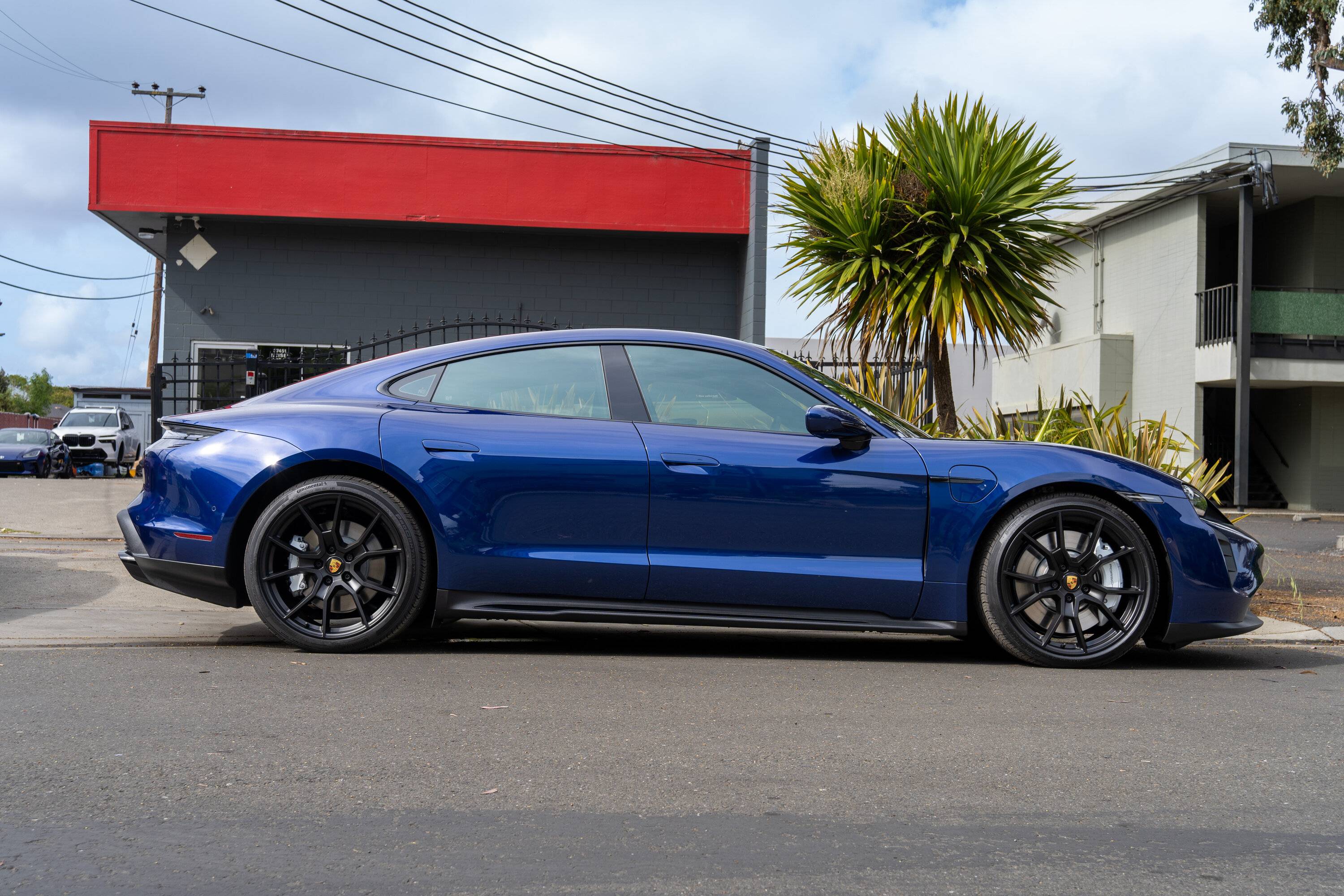 Porsche Taycan GENTIAN BLUE Taycan Club DSC01400