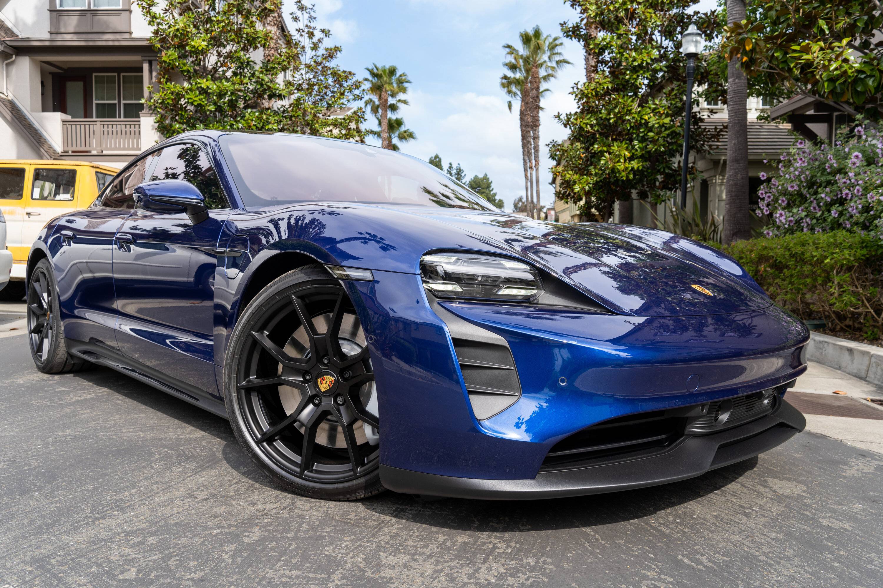 Porsche Taycan GENTIAN BLUE Taycan Club DSC01403