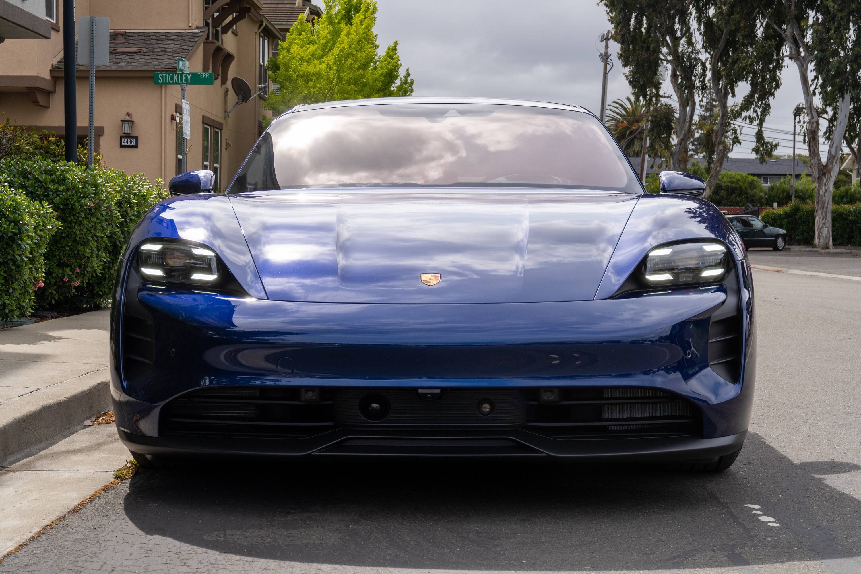 Porsche Taycan GENTIAN BLUE Taycan Club DSC01408