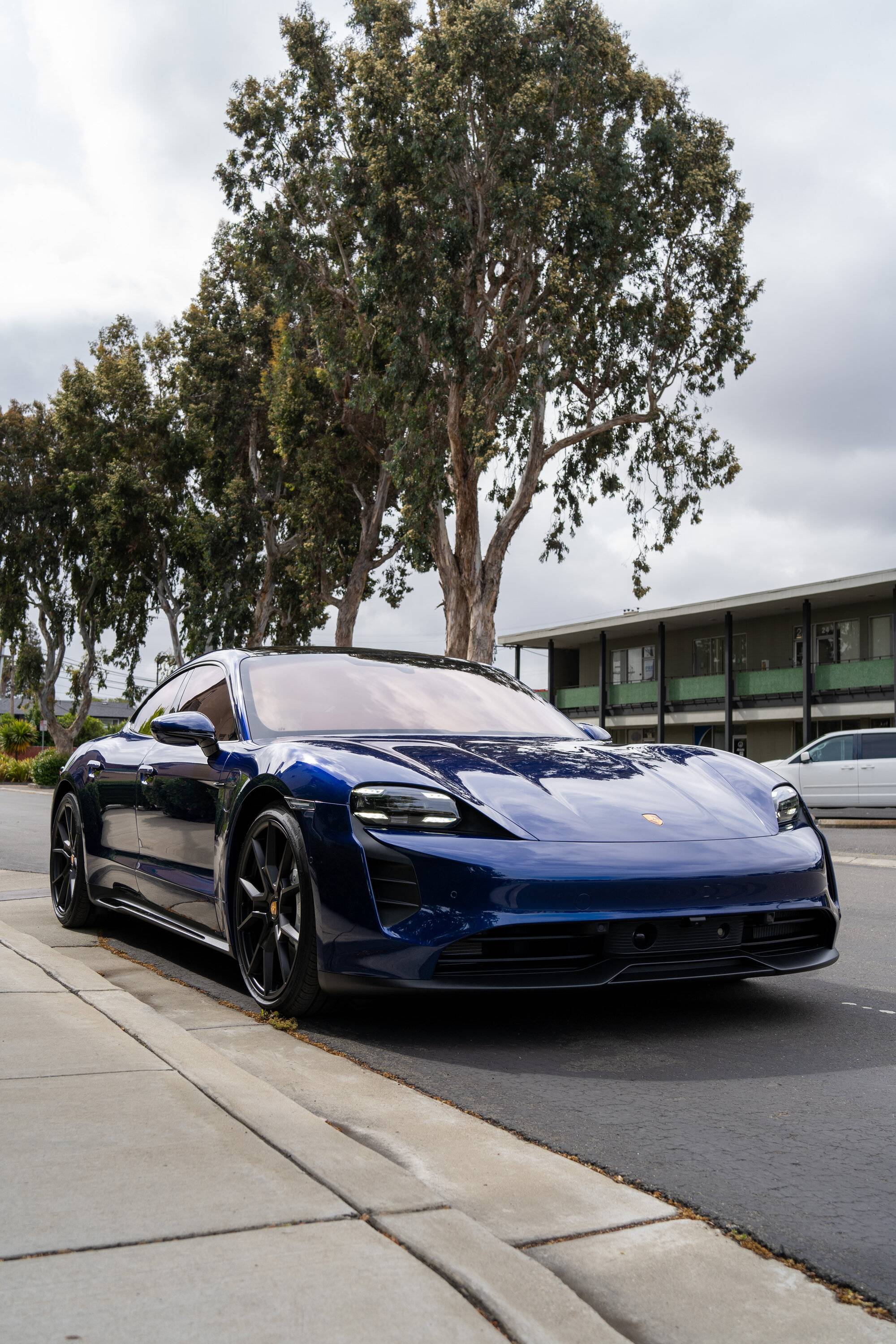Porsche Taycan GENTIAN BLUE Taycan Club DSC01410
