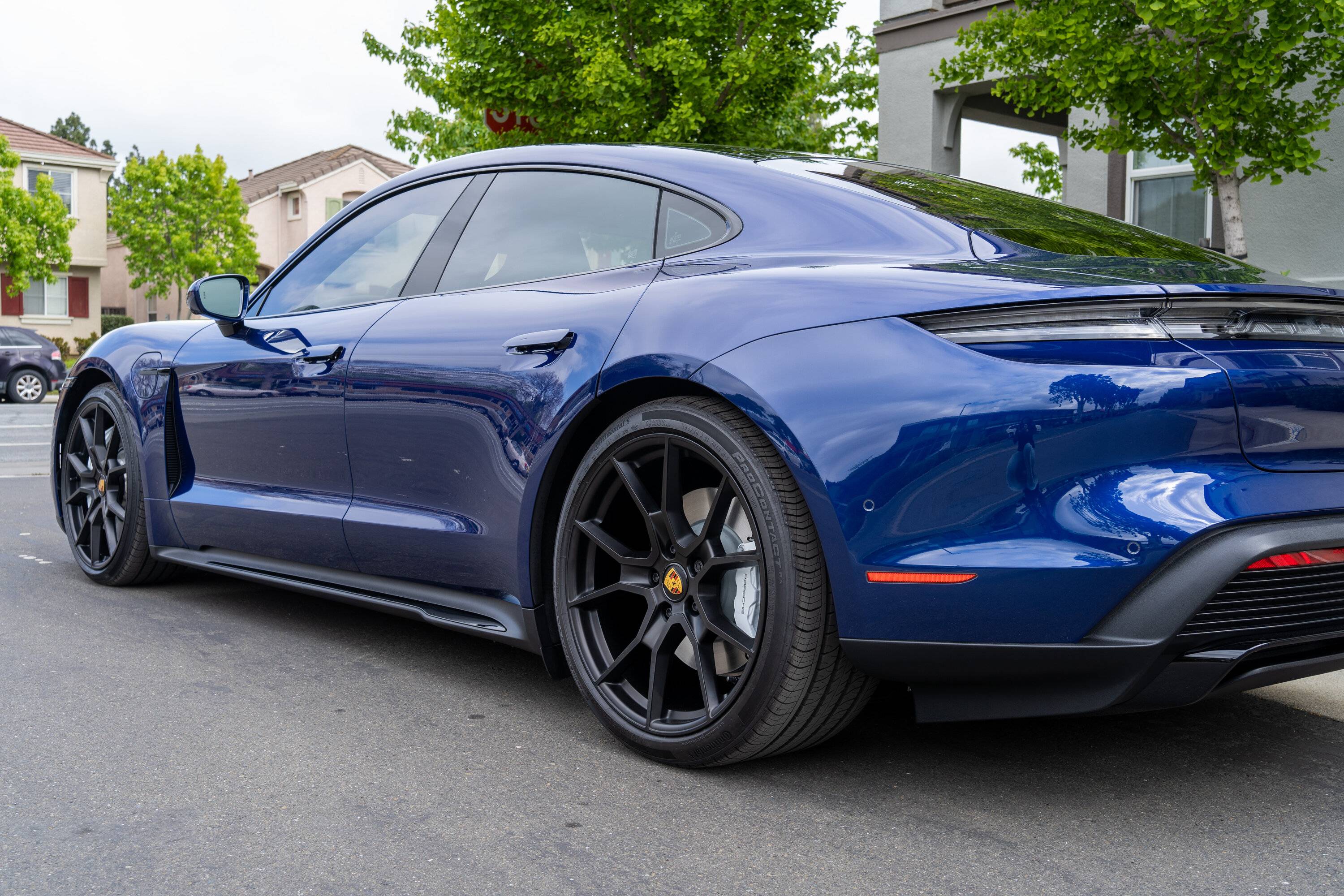 Porsche Taycan GENTIAN BLUE Taycan Club DSC01412