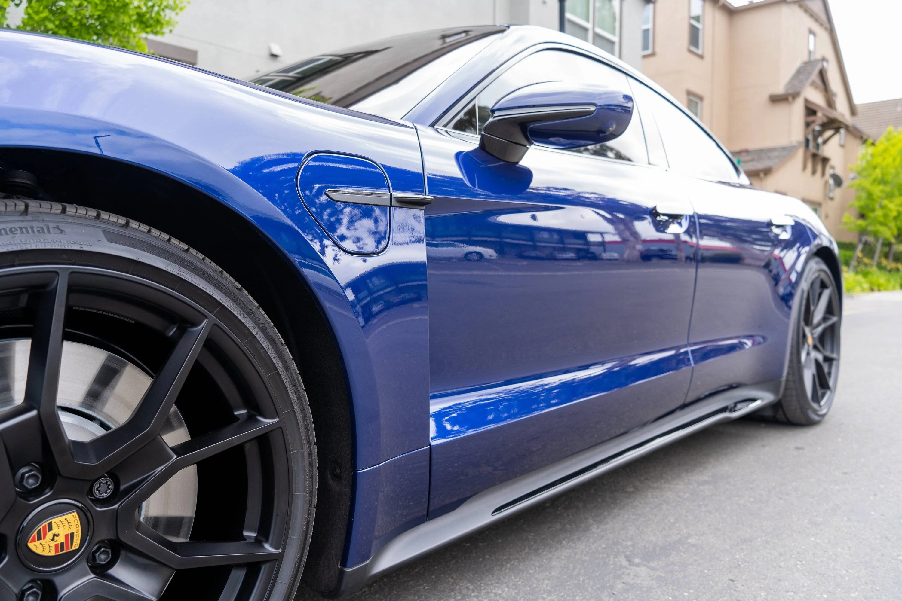Porsche Taycan GENTIAN BLUE Taycan Club DSC01414