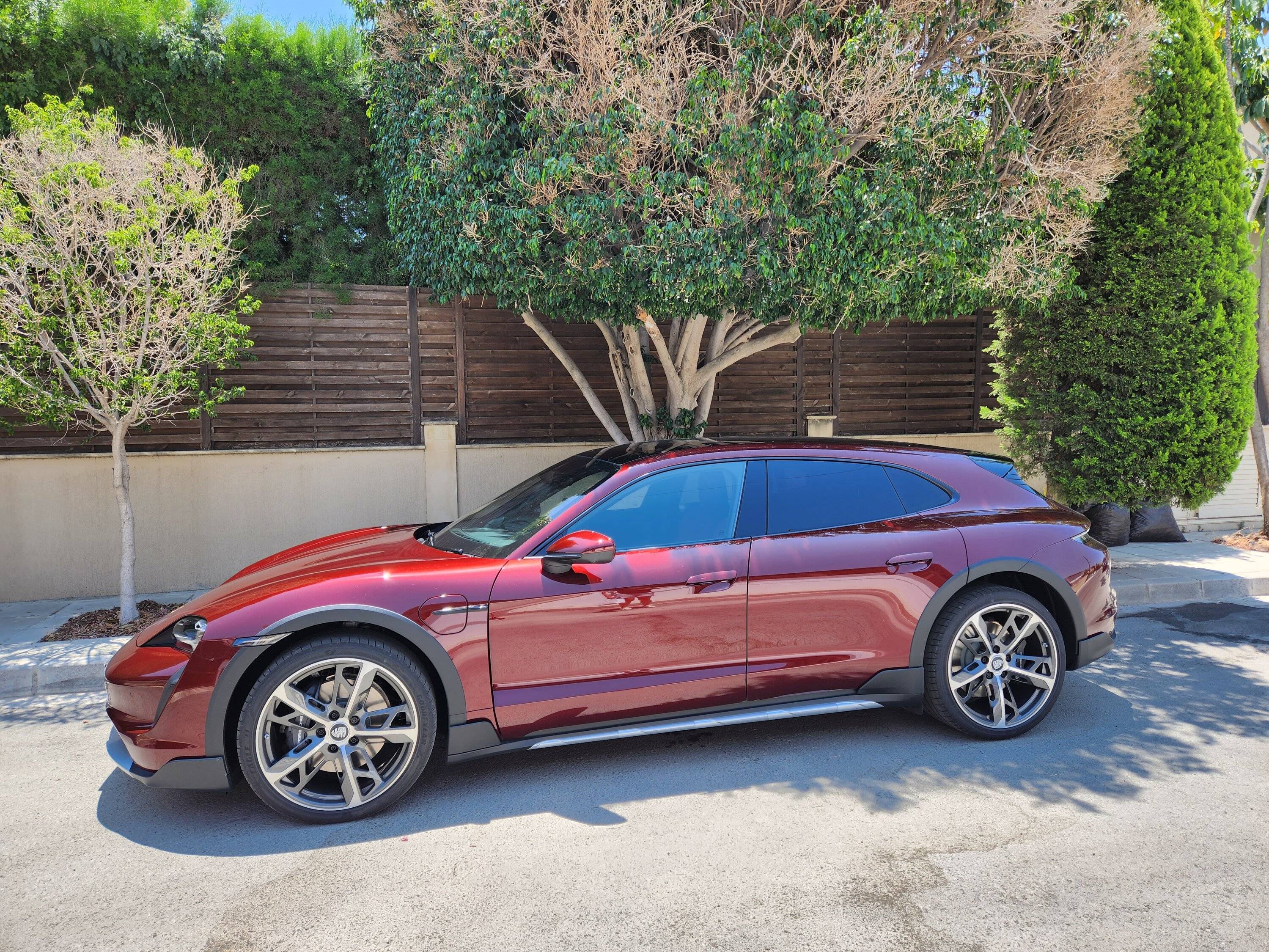 Porsche Taycan CHERRY METALLIC Taycan Club 20230701_122610