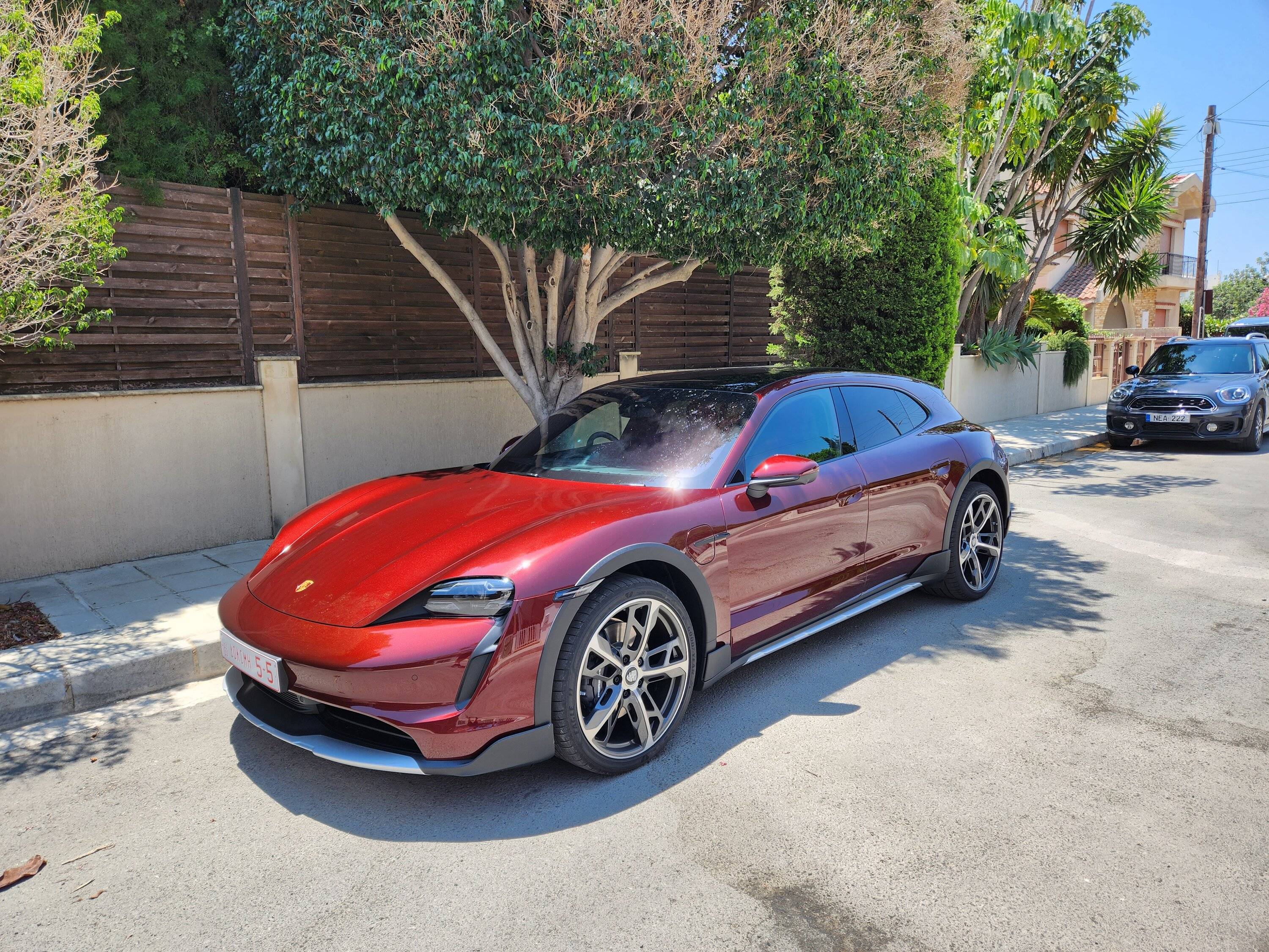 Porsche Taycan CHERRY METALLIC Taycan Club 20230701_122626