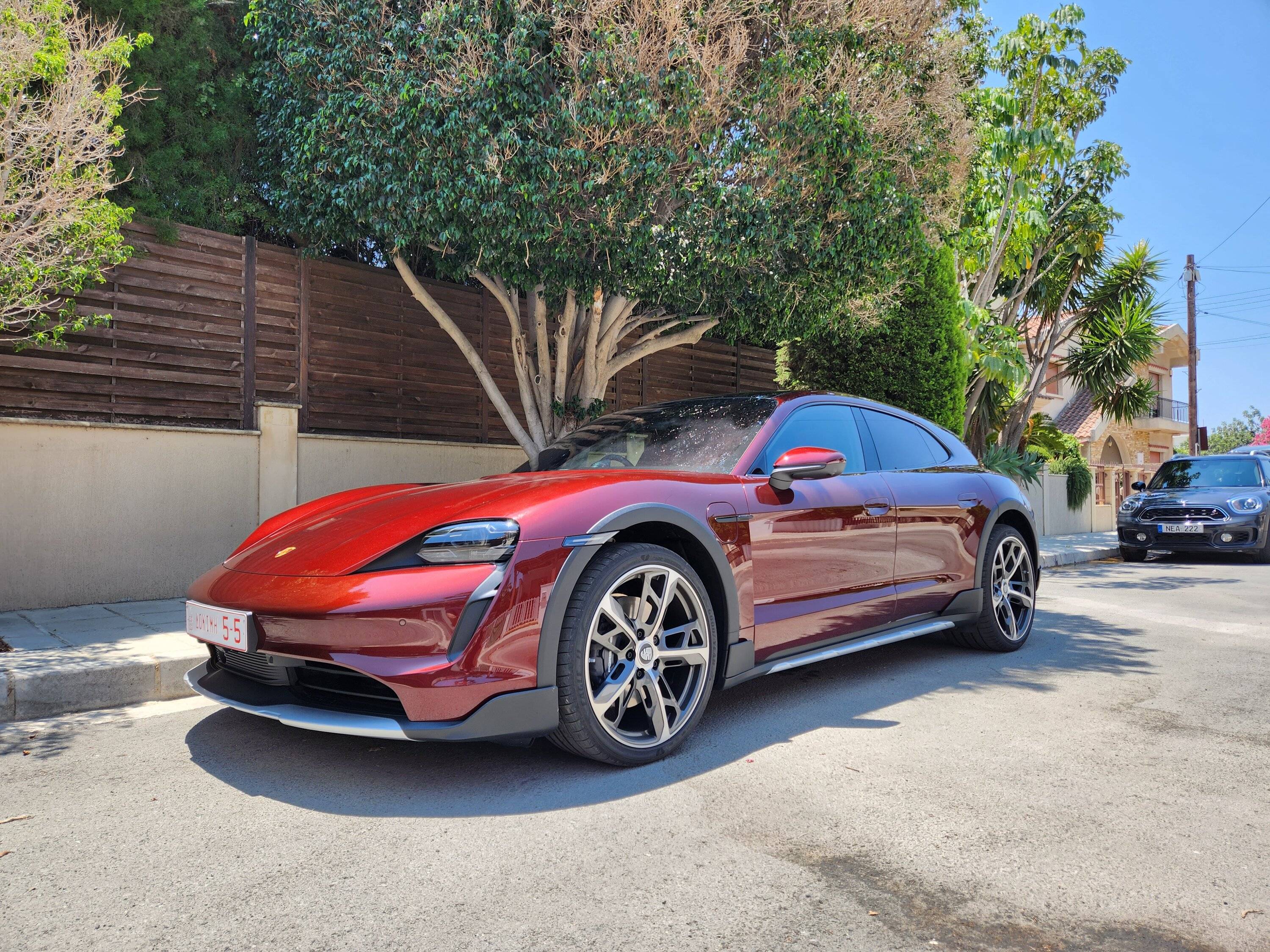 Porsche Taycan CHERRY METALLIC Taycan Club 20230701_122630