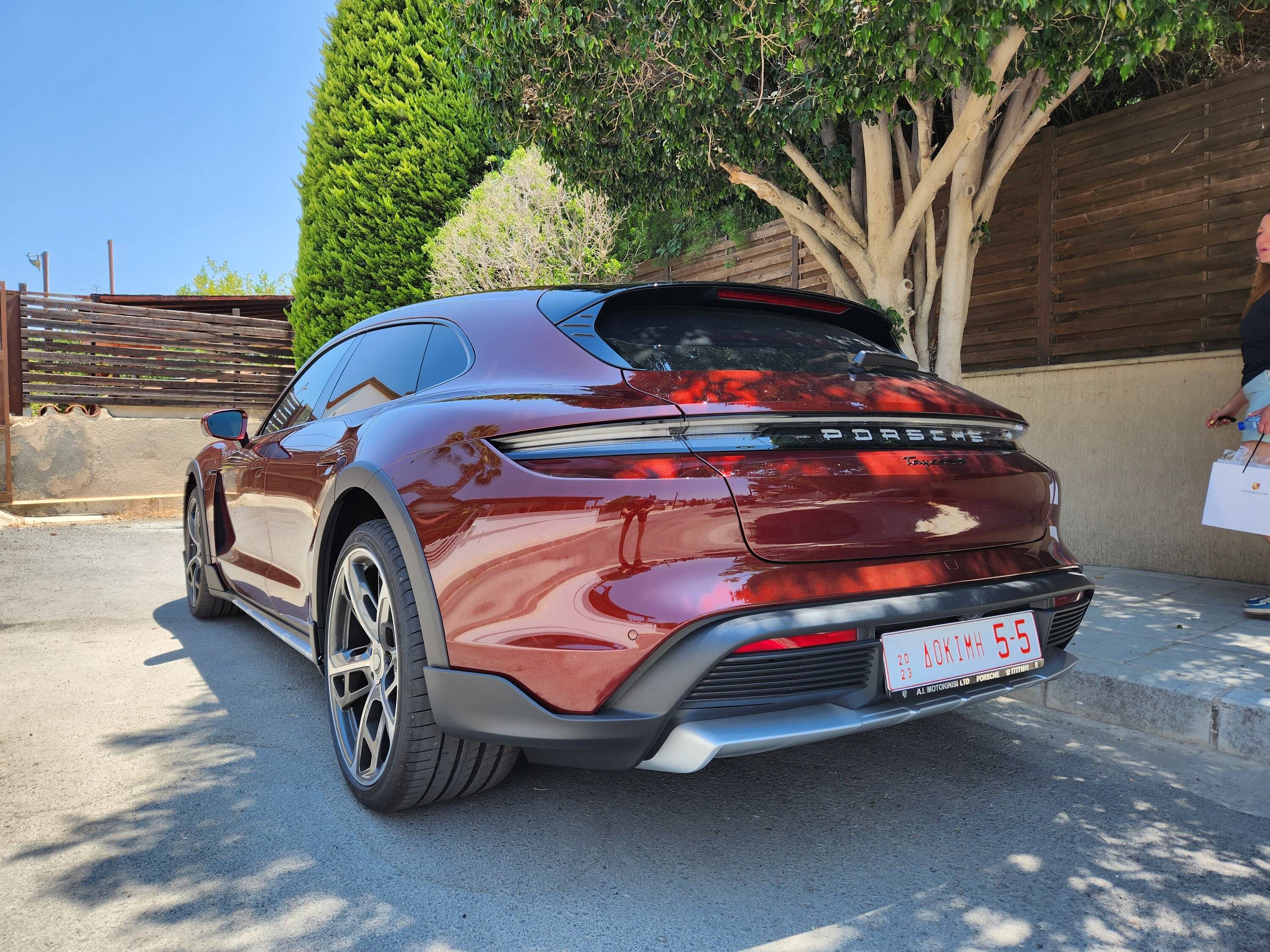 Porsche Taycan CHERRY METALLIC Taycan Club 20230701_122656