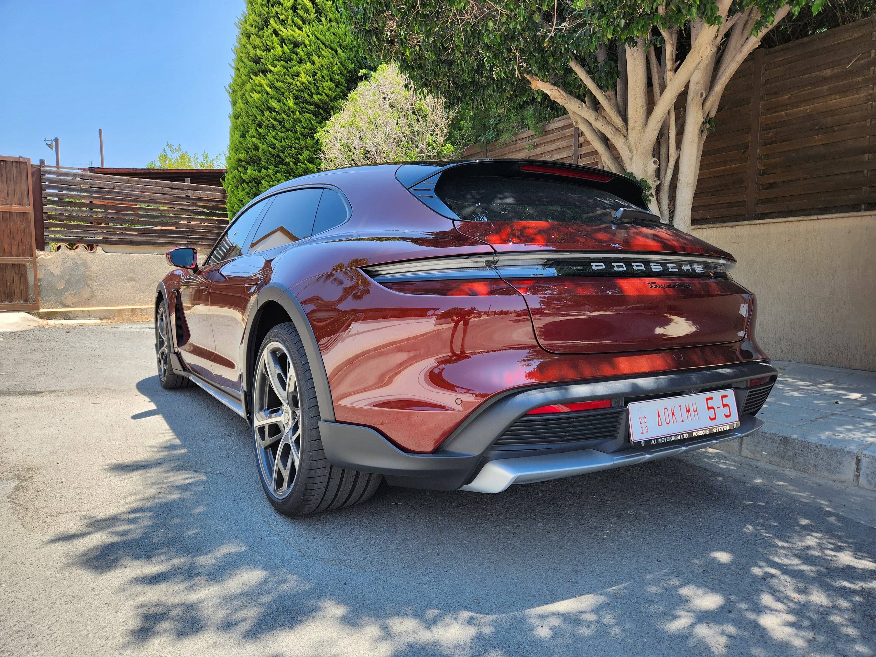 Porsche Taycan CHERRY METALLIC Taycan Club 20230701_122700