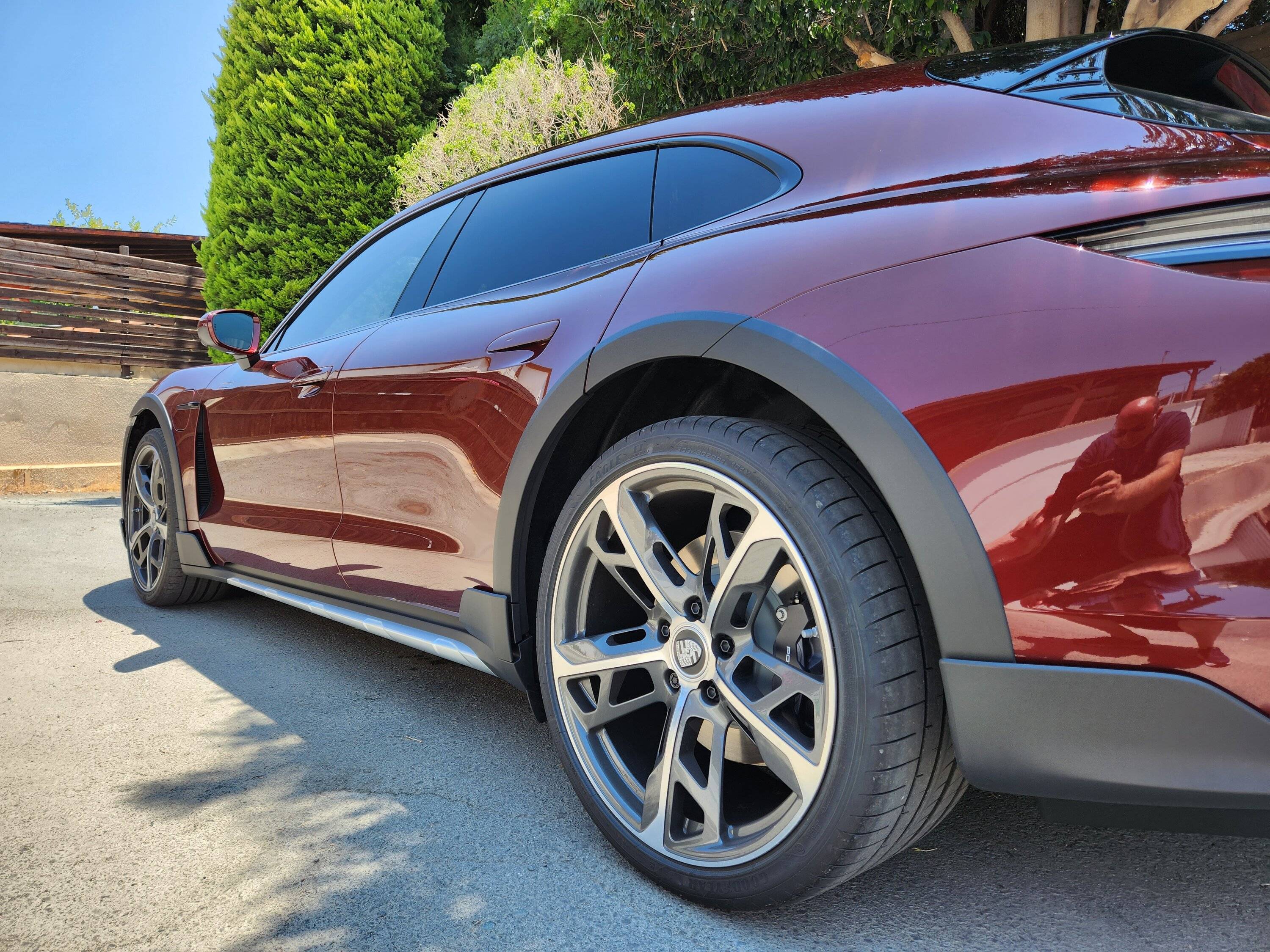 Porsche Taycan CHERRY METALLIC Taycan Club 20230701_122708