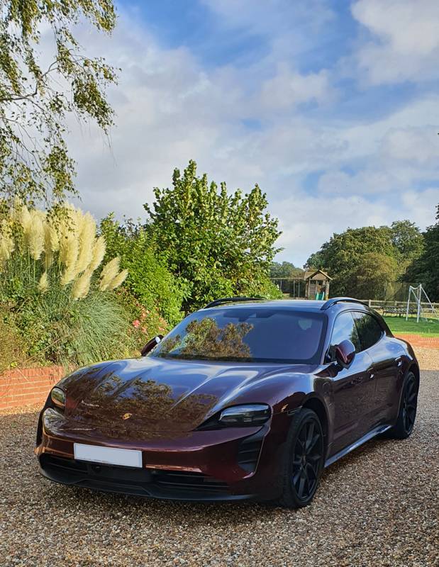 Porsche Taycan CHERRY METALLIC Taycan Club 20230920_094206