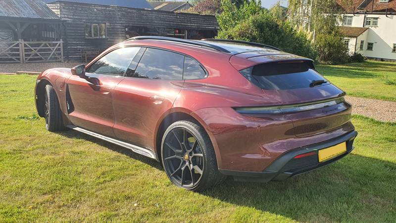 Porsche Taycan CHERRY METALLIC Taycan Club 20230920_093515