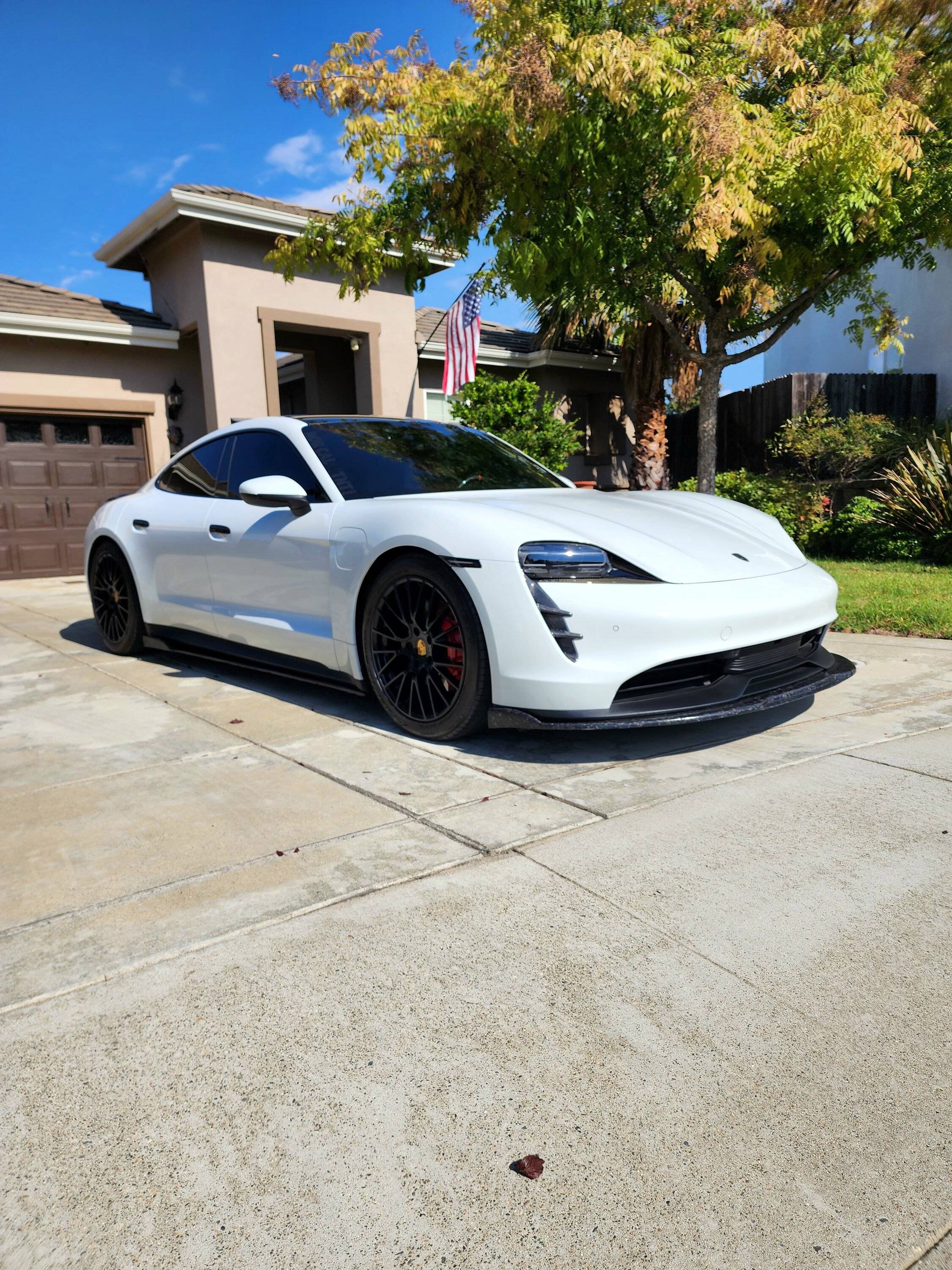 Porsche Taycan Finished the Forged Carbon Fiber Front Splitter and Side Skirts 20230916_104500