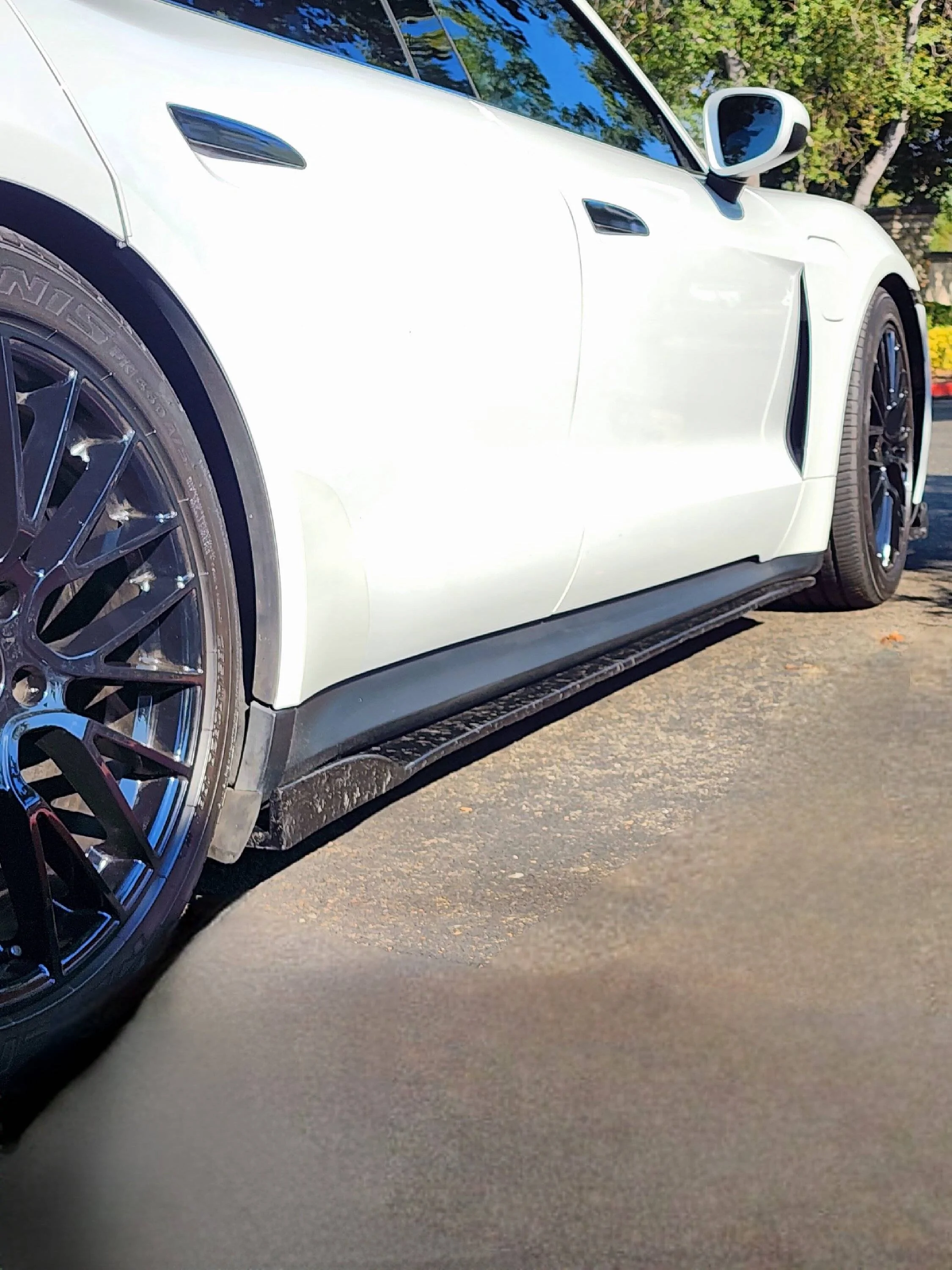 Porsche Taycan Finished the Forged Carbon Fiber Front Splitter and Side Skirts 20230916_095809