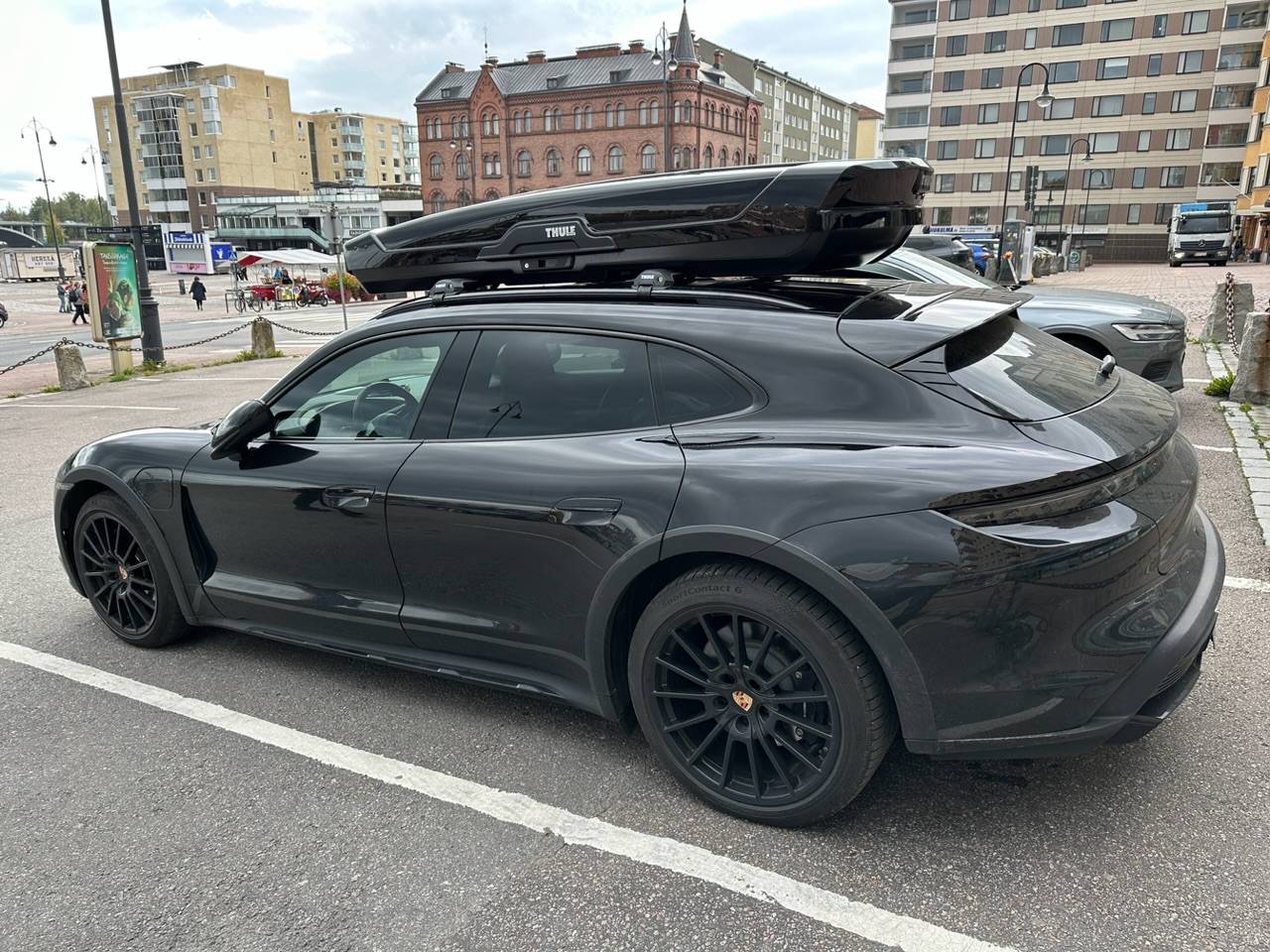 Porsche Taycan Taycan CT4 w/ 2021 vs 2022 Thule Wingbar Edge , Thule Vector M roofbox 20230921_123725372_iOS