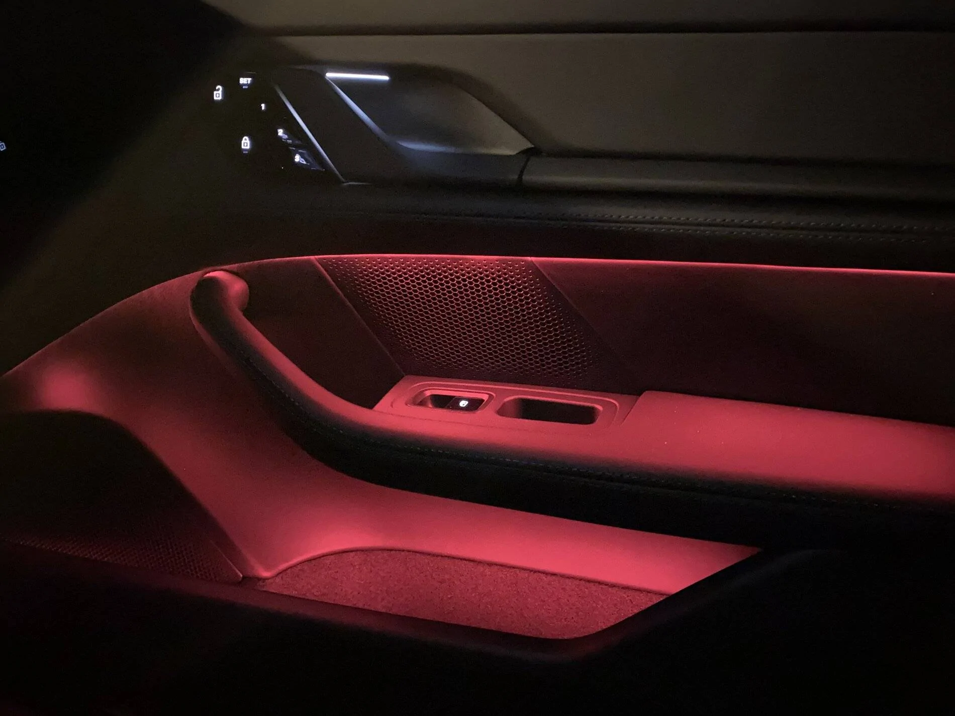 Porsche Taycan Ambient lighting... IMG_2752
