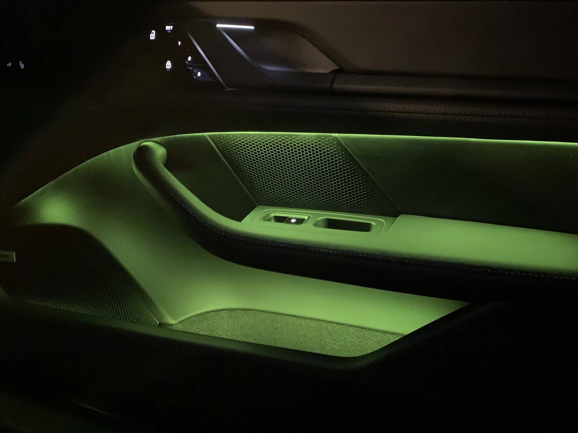 Porsche Taycan Ambient lighting... IMG_2753