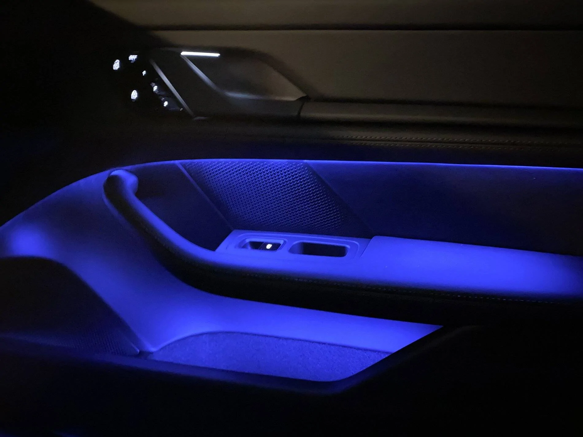 Porsche Taycan Ambient lighting... IMG_2750