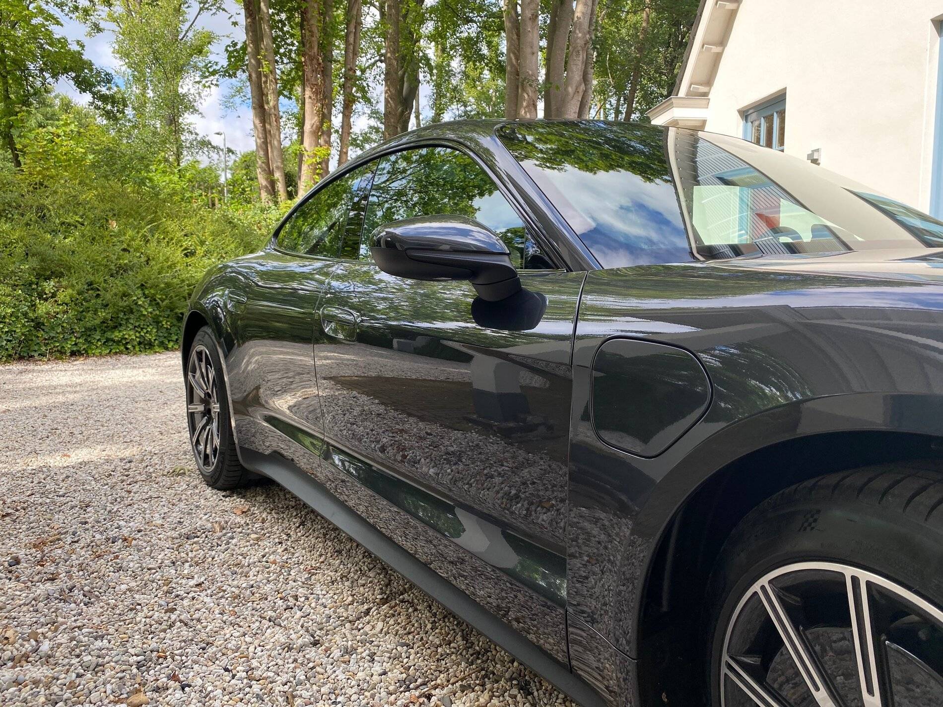 Porsche Taycan VOLCANO GREY Taycan Club EF4560C0-FF00-43C1-B9ED-EC31DBC29FD8