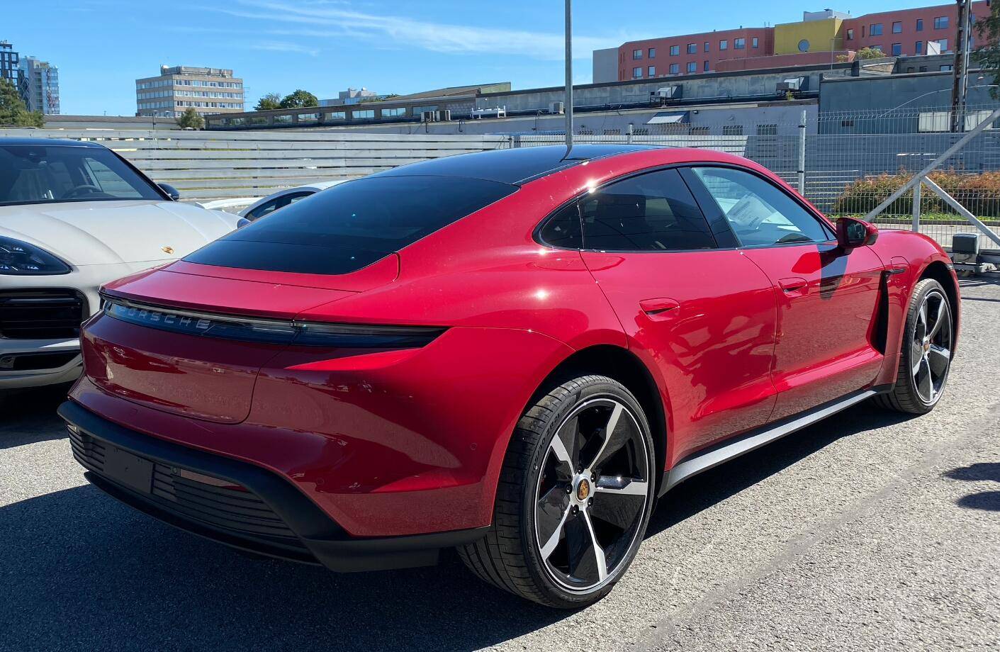 Porsche Taycan CARMINE RED Taycan Club Screenshot 2020-07-27 at 13.57.45