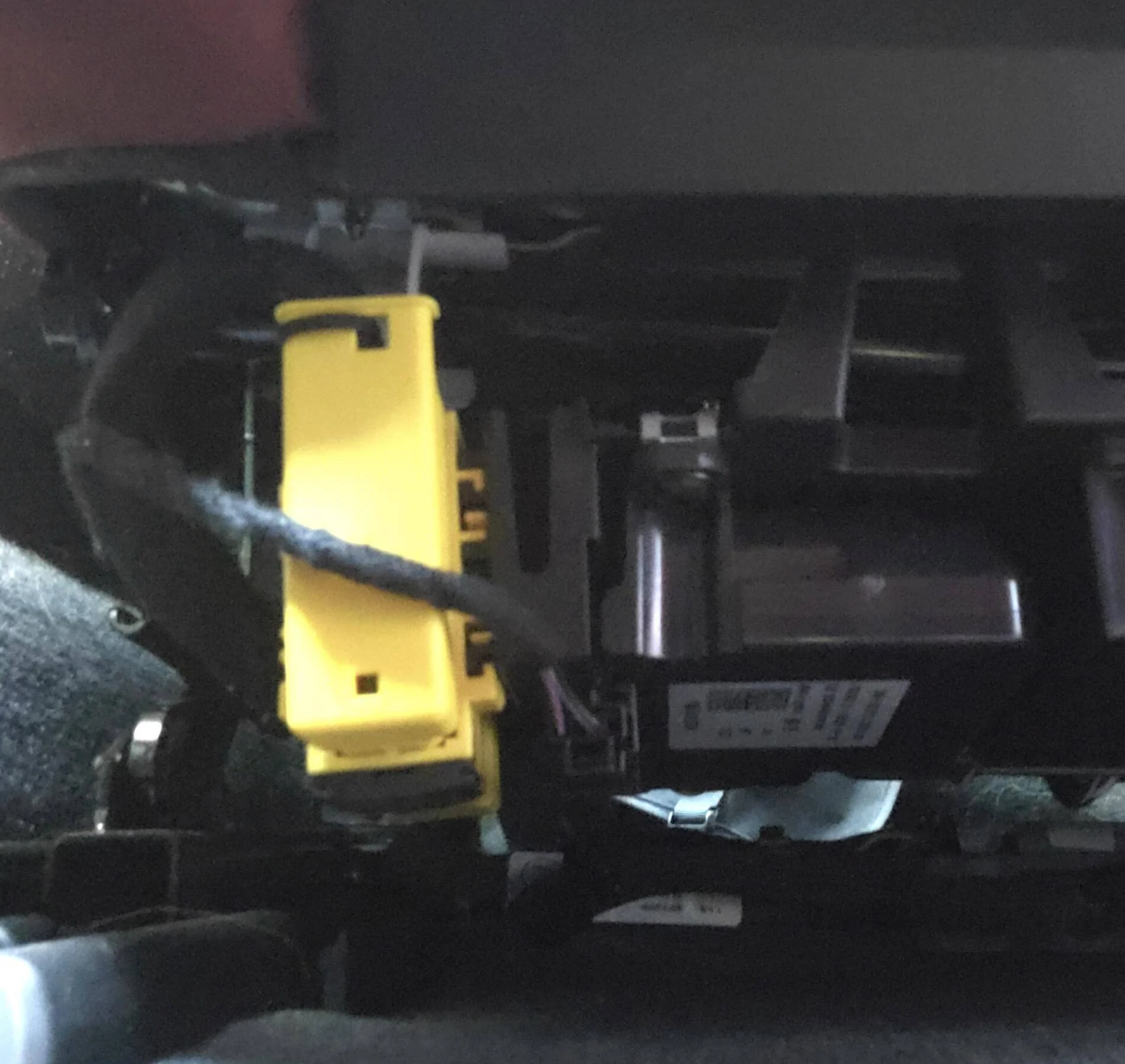 Porsche Taycan Floppy Plug Syndrome 1595868226444