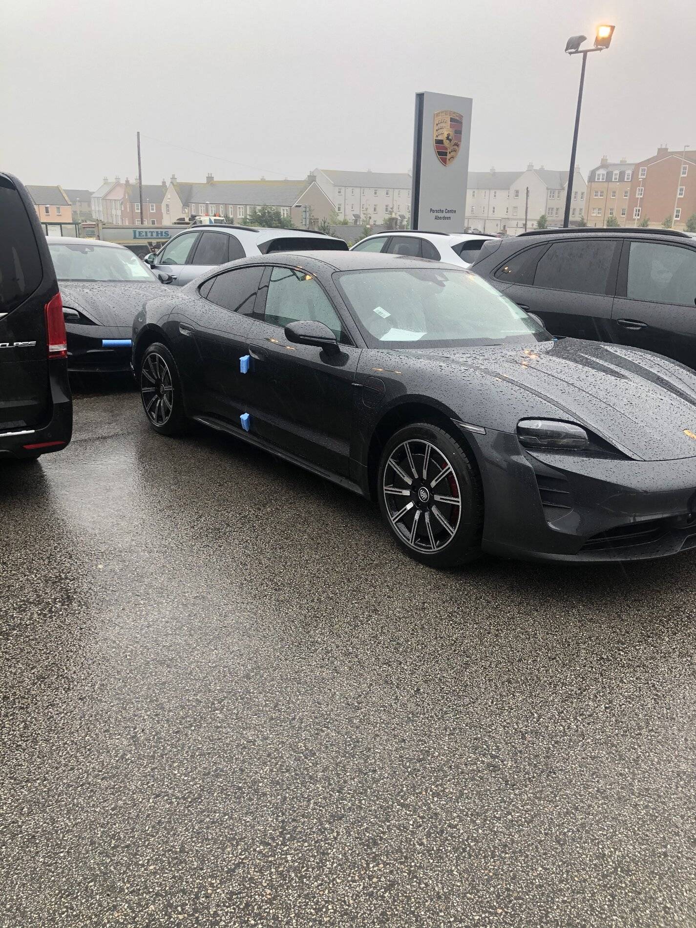 Porsche Taycan VOLCANO GREY Taycan Club D503EC85-2EA7-46AB-B36E-6C4B22E1A40D