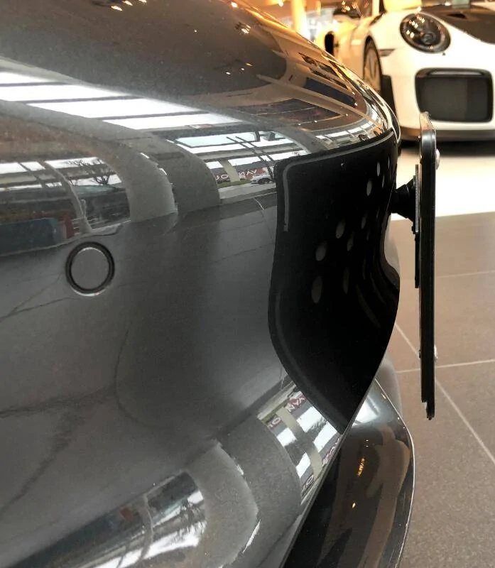 Porsche Taycan Dealing with the front license plate mafanjdpihjggbhf