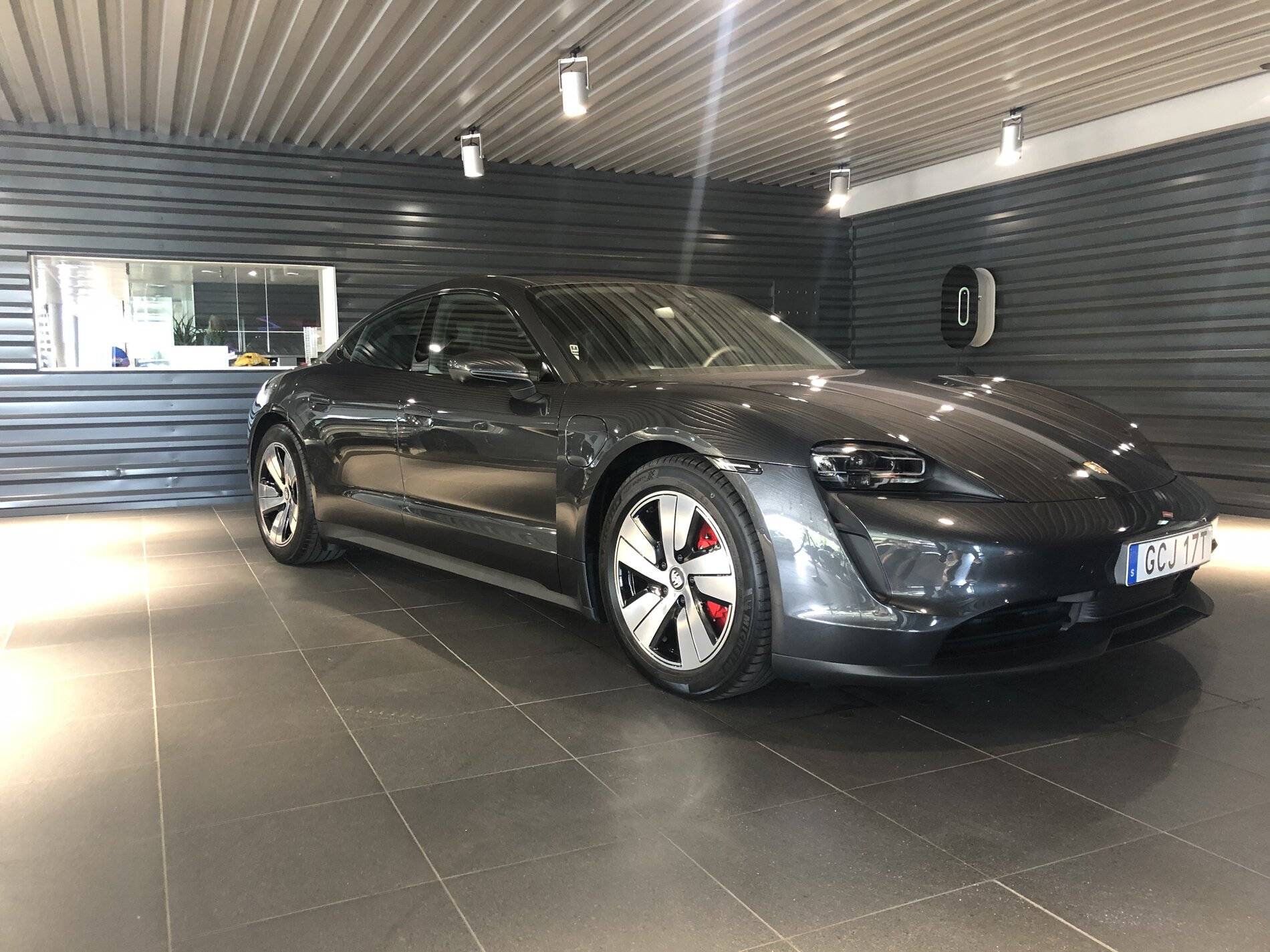 Porsche Taycan VOLCANO GREY Taycan Club 74BE07F1-1DCF-4FB3-8703-A75C3080FDA8