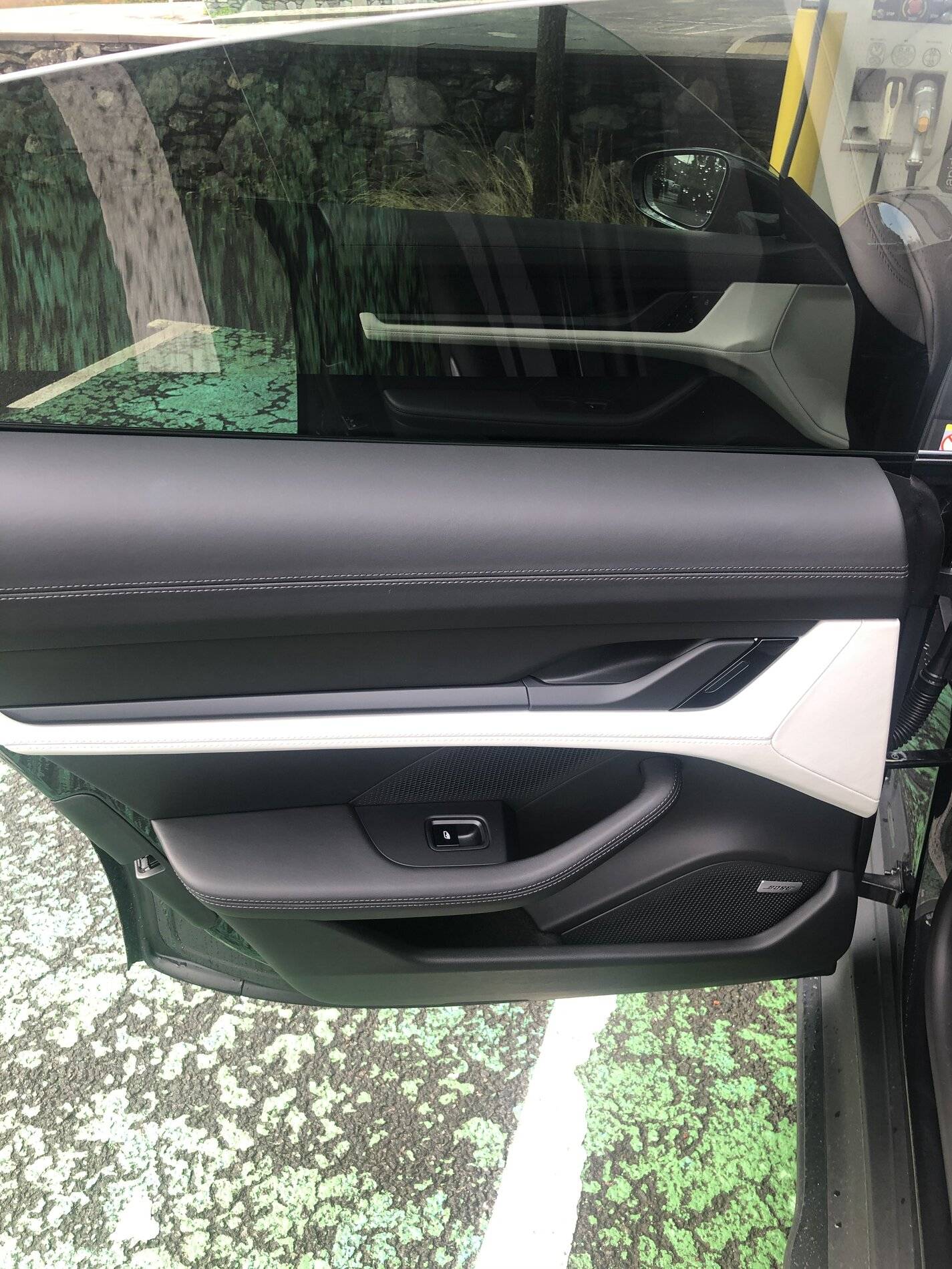 Porsche Taycan VOLCANO GREY Taycan Club 259B02E9-CE3A-4FFC-9D26-2C23C60B250E