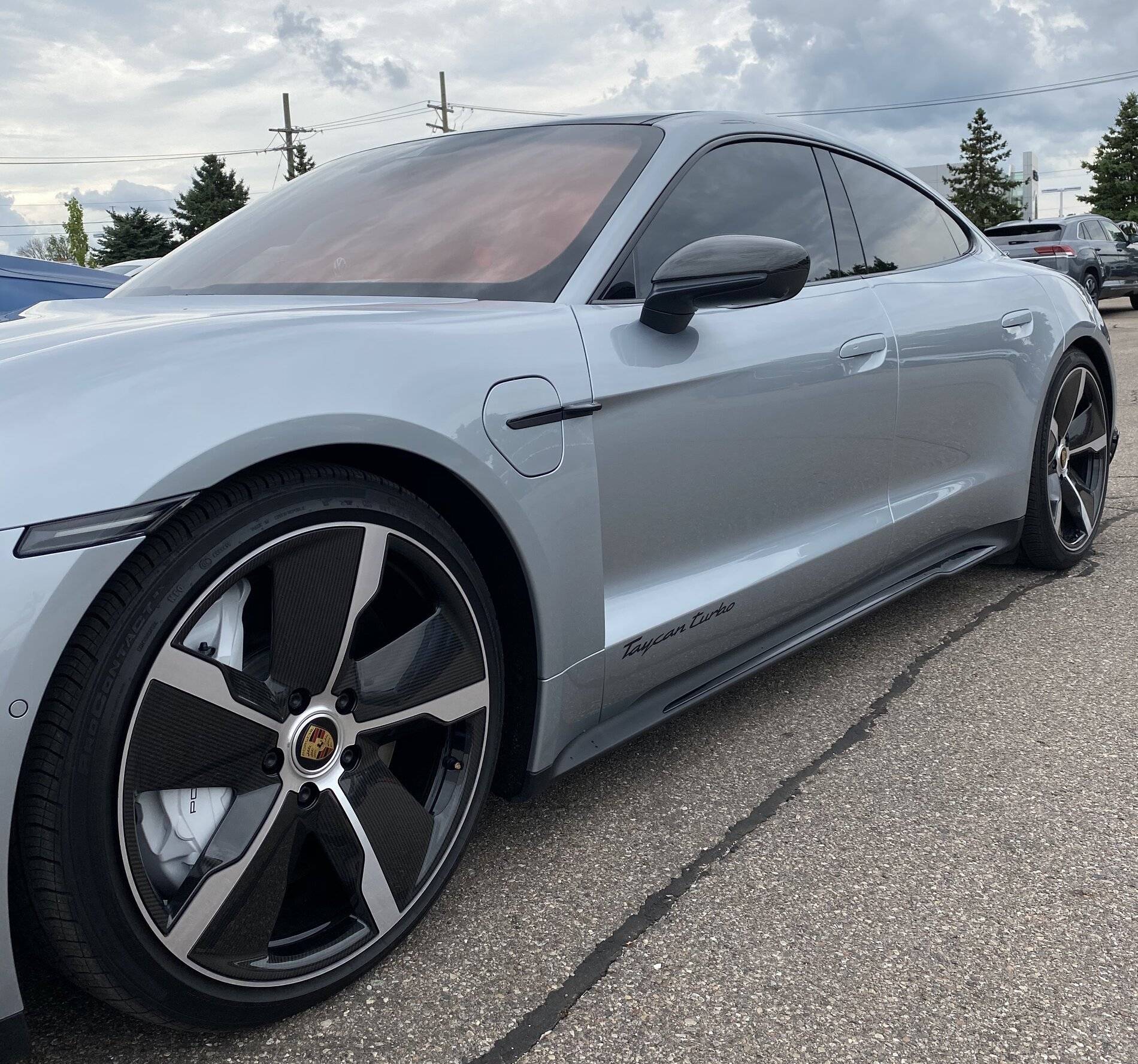 Porsche Taycan DOLOMITE SILVER Taycan Club 15DC98EC-64C4-4FD6-8EA8-05C2AE78B3F4