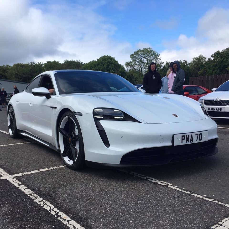 Porsche Taycan CARRARA WHITE Taycan Club CC433514-BDA6-4FDF-AC43-30FECC50BE91