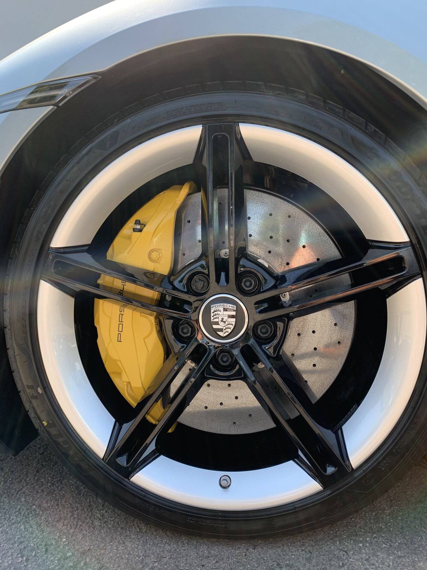Porsche Taycan DOLOMITE SILVER Taycan Club 2345F413-982B-4B85-8B4B-C68225795CC2