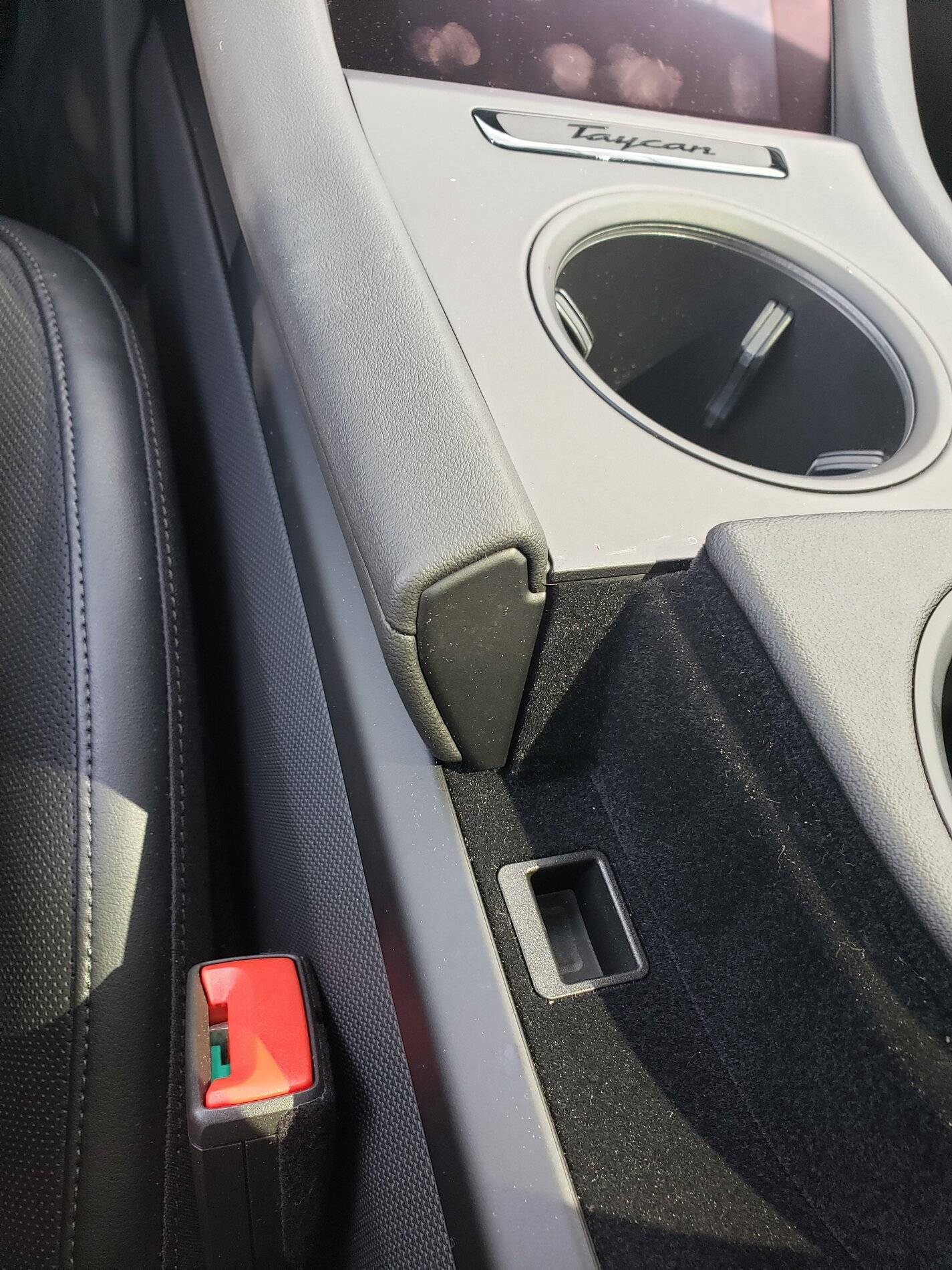 Porsche Taycan Missing piece of interior trim? 20200801_144042
