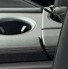 Porsche Taycan Missing piece of interior trim? Taycan-Louv-20200125-IMG_2183