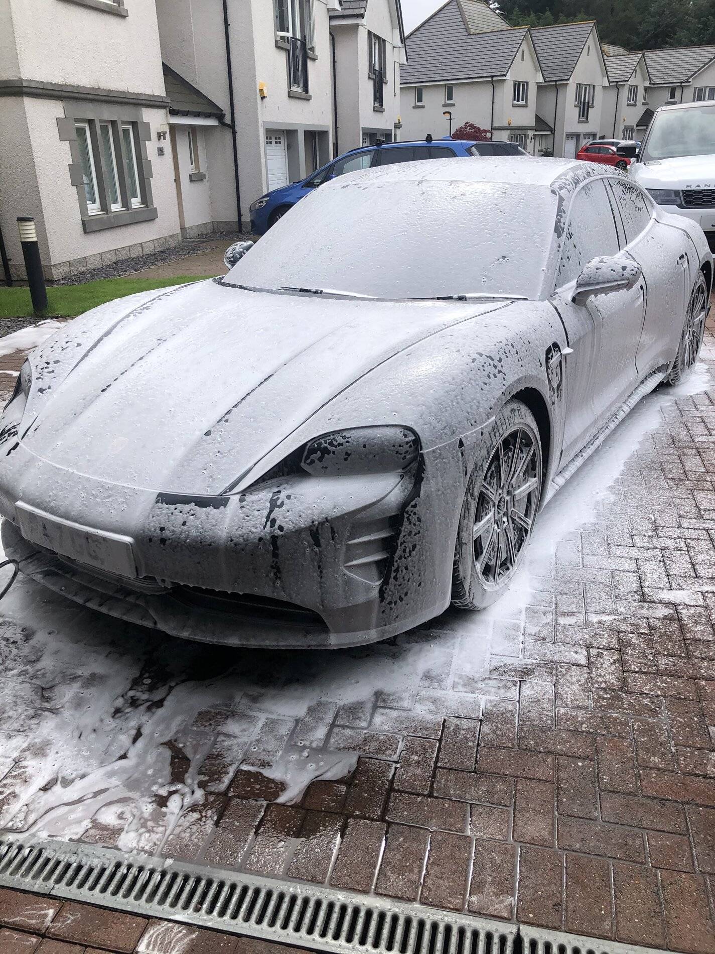 Porsche Taycan VOLCANO GREY Taycan Club 5DC6CEBB-A64F-427E-B472-5651ED35F0AB