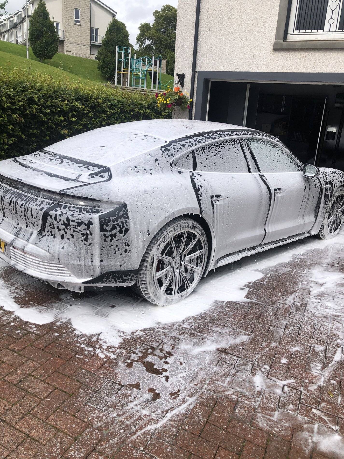 Porsche Taycan VOLCANO GREY Taycan Club 9372ED2B-735C-4A48-958F-4801375A22E4