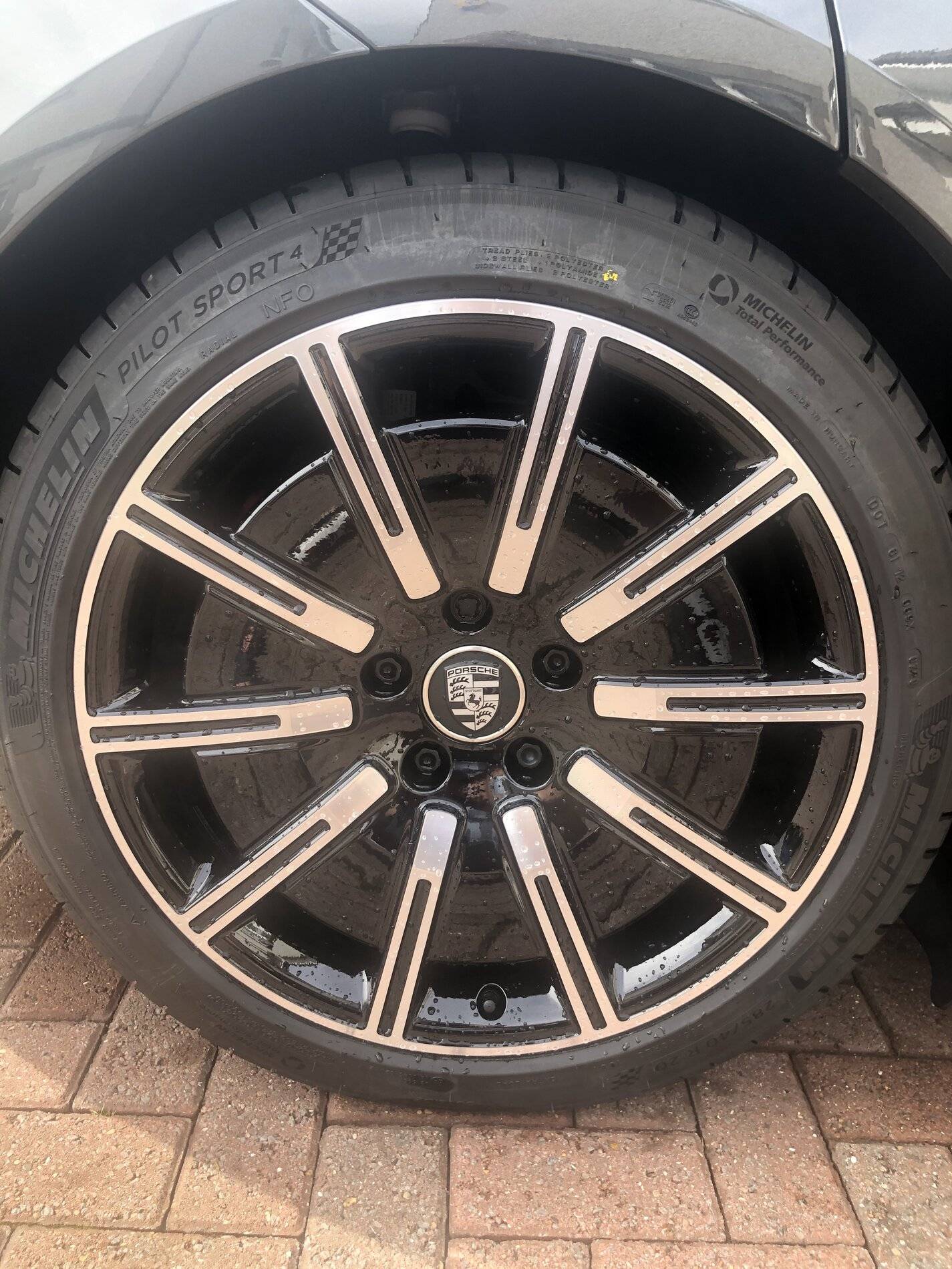 Porsche Taycan VOLCANO GREY Taycan Club E41B7490-E9EA-4D60-8E21-3DB64A851E5D