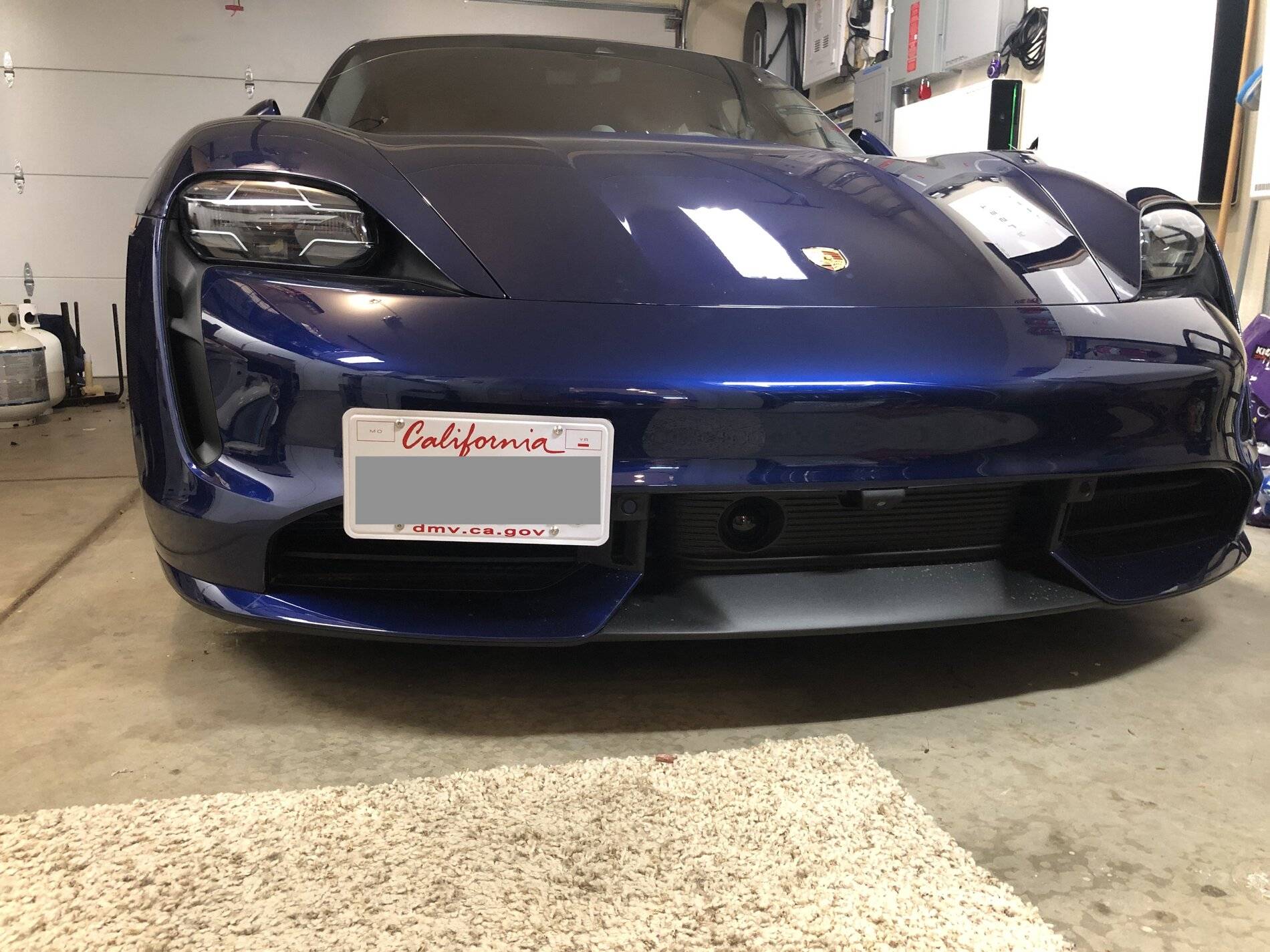 Porsche Taycan Dealing with the front license plate IMG_1984