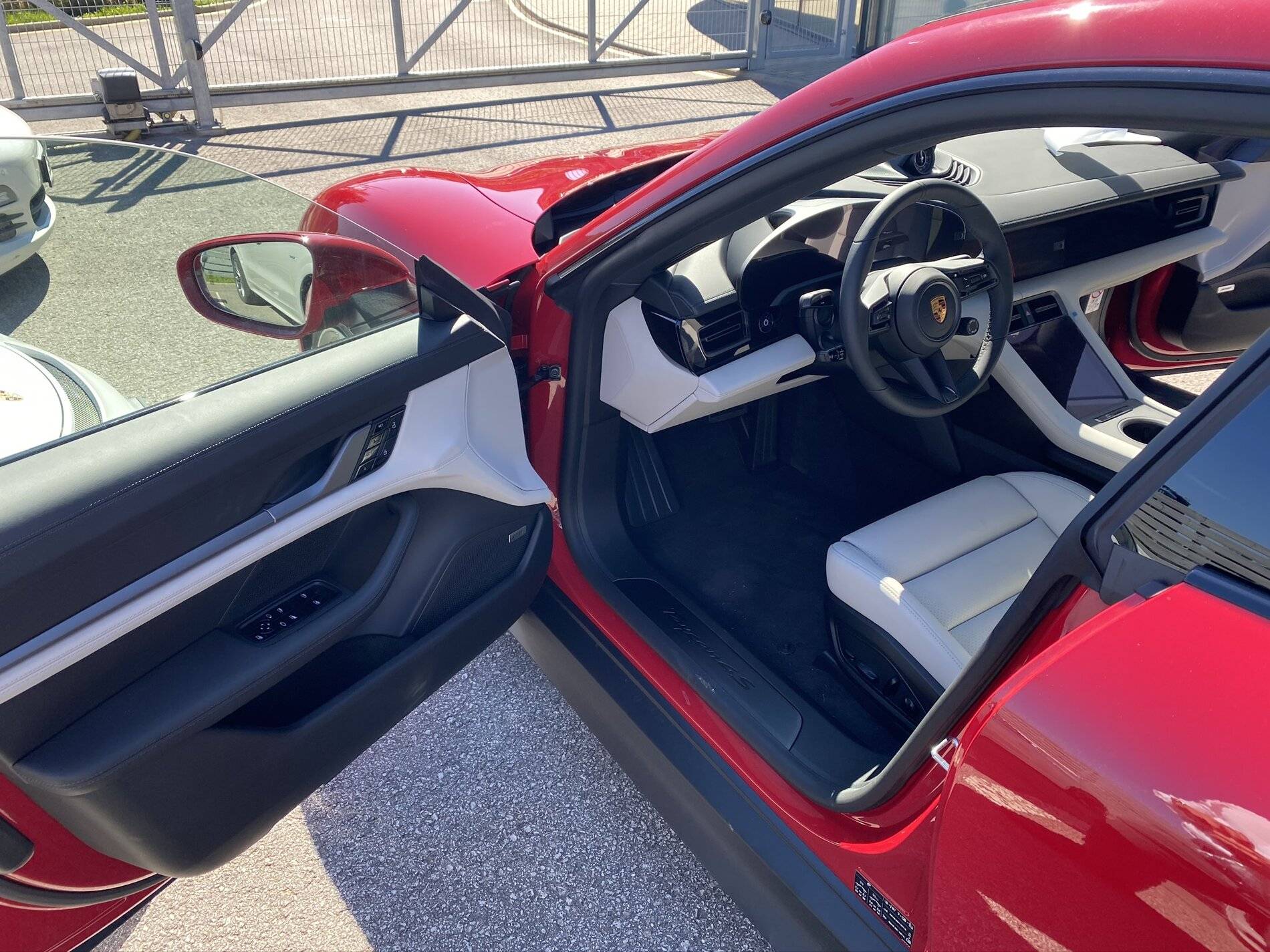 Porsche Taycan Which split interior leather option? 5C9FF34A-64FA-4B7E-B0C6-96509CC1C19A