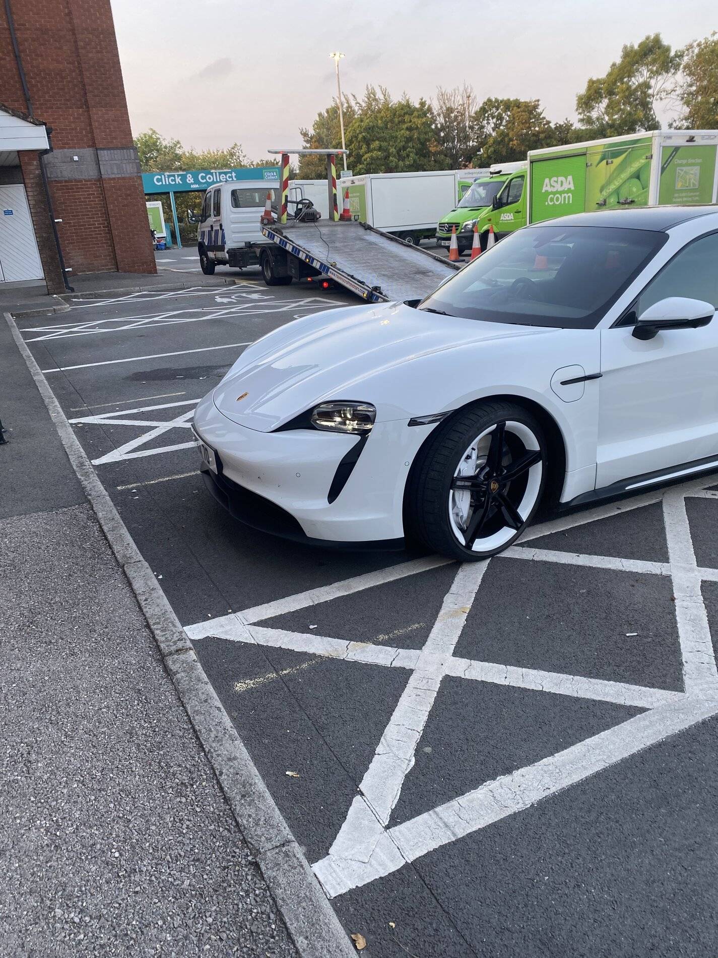 Porsche Taycan Stuck in Southampton!!!! 9A6C0FC2-0DFC-4B92-9A5E-28AAA8AFD37A
