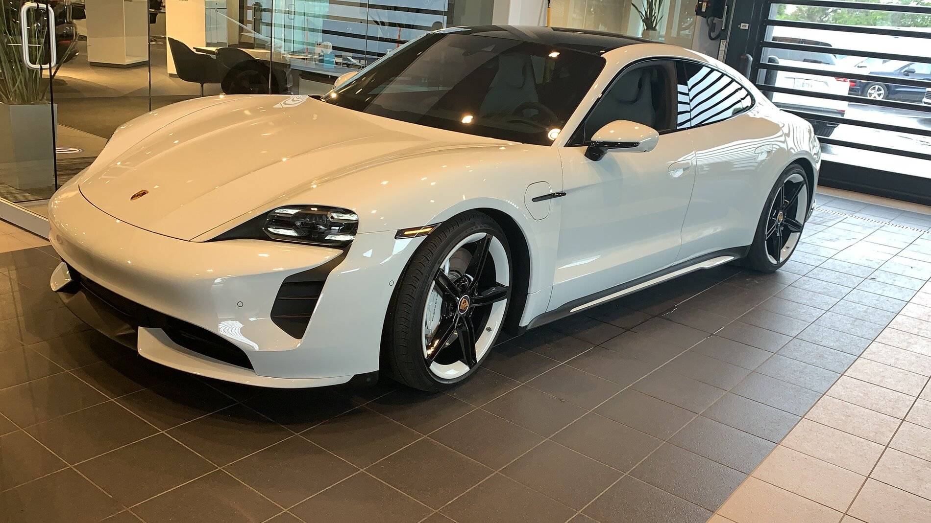 Porsche Taycan SportDesign Package 70A5EC82-709D-4772-95FB-53741E15DF28
