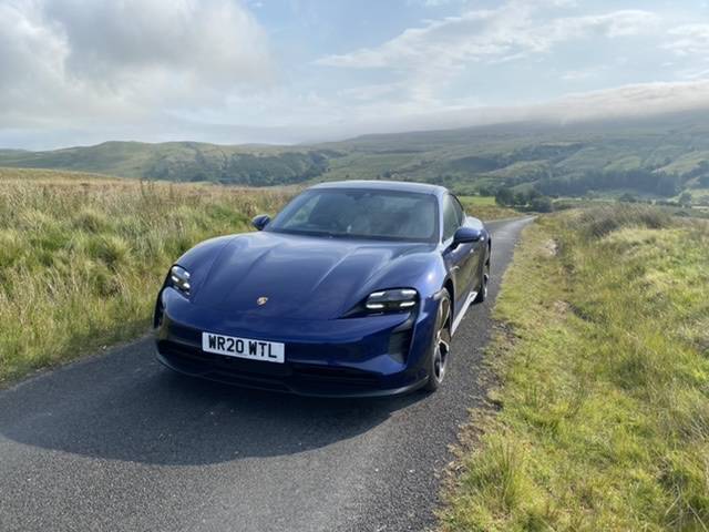 Porsche Taycan GENTIAN BLUE Taycan Club DD106788-8B92-47FA-9101-45FCD868D243
