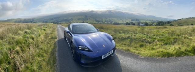 Porsche Taycan GENTIAN BLUE Taycan Club 03638731-8B96-4CBE-80EE-BA227B733621