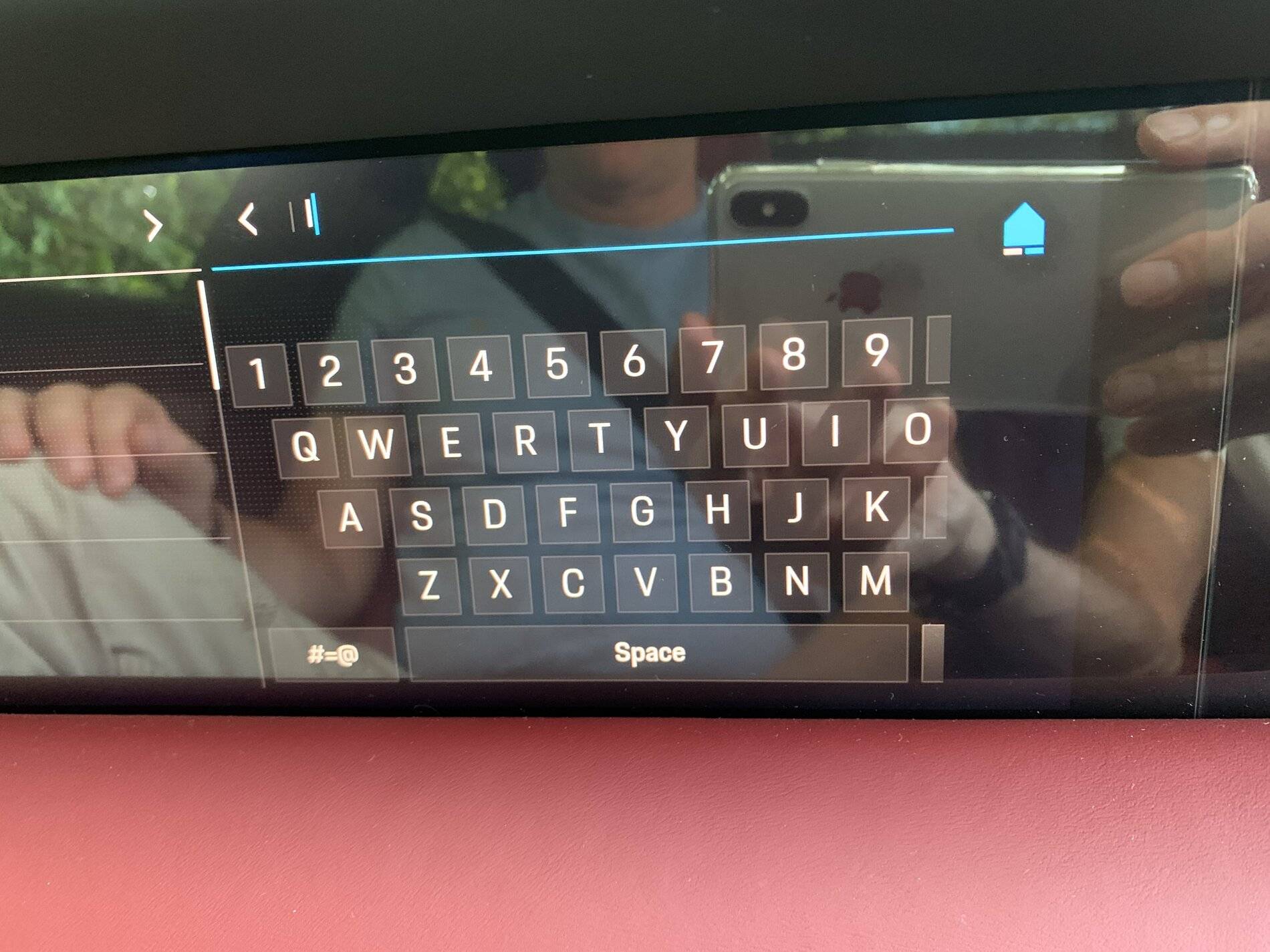 Porsche Taycan Passenger Display - Keyboard did not autoscale Passenger Display Keyboard