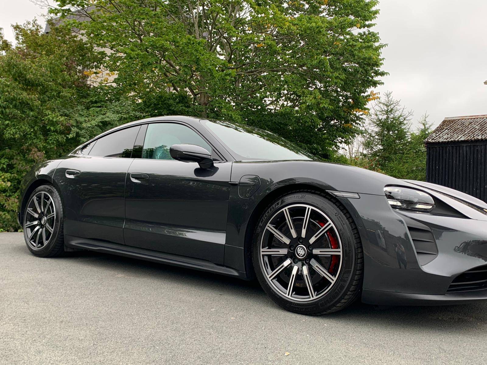 Porsche Taycan VOLCANO GREY Taycan Club 2CA8A017-F5D7-42AB-8722-91C8C14B9301